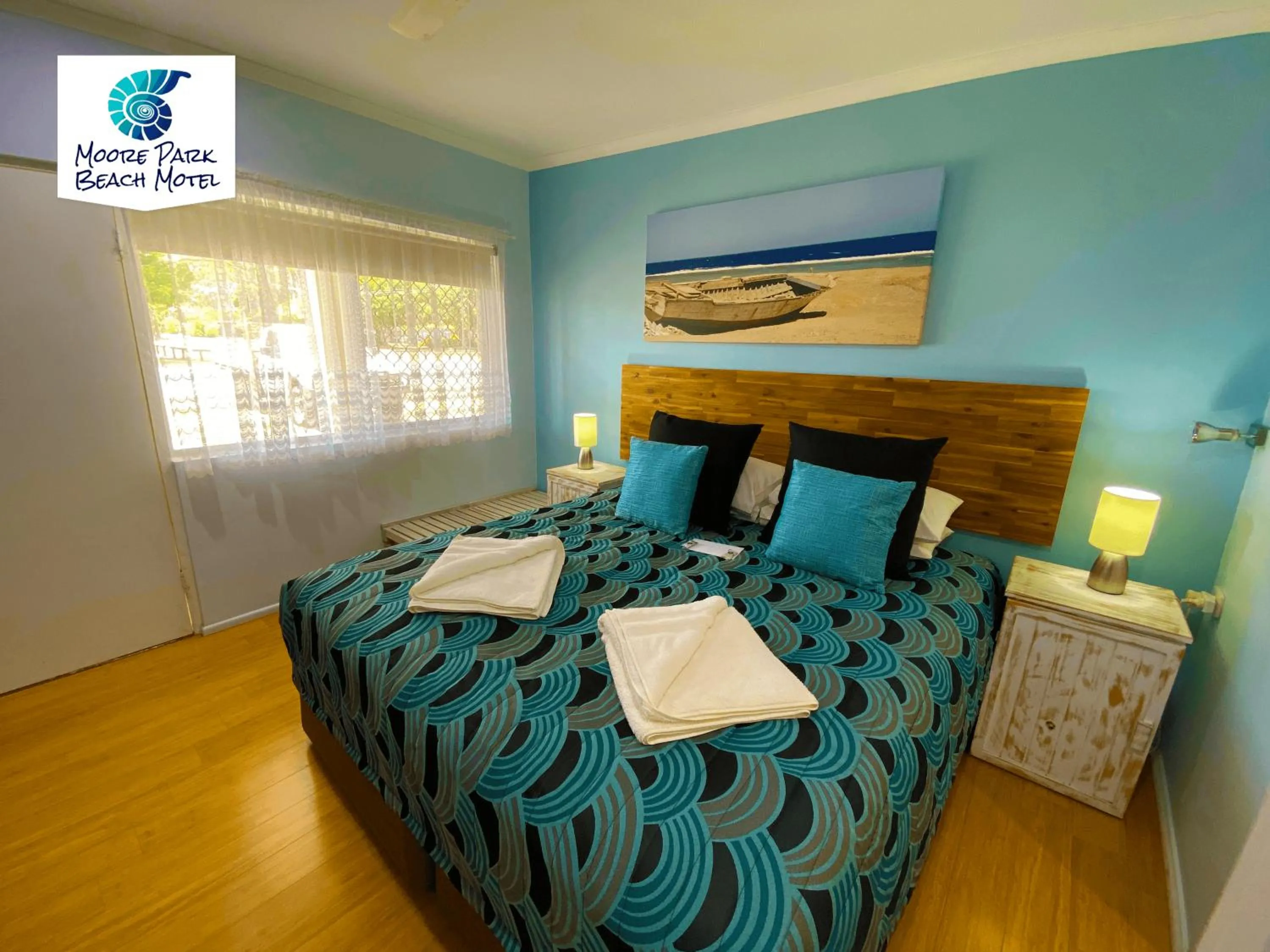 Bed in Moore Park Beach Inn