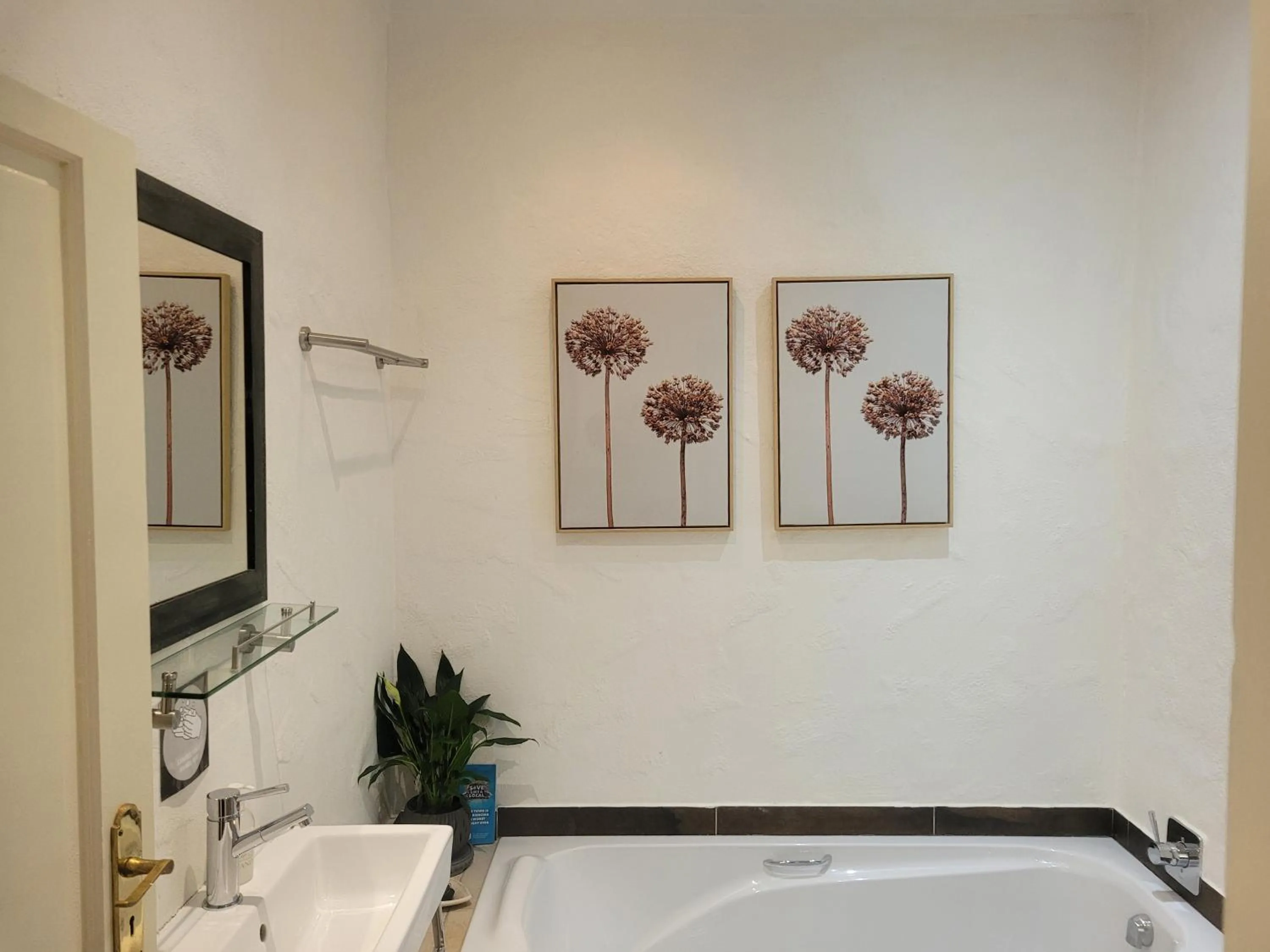 Bathroom in De Molen Guest House