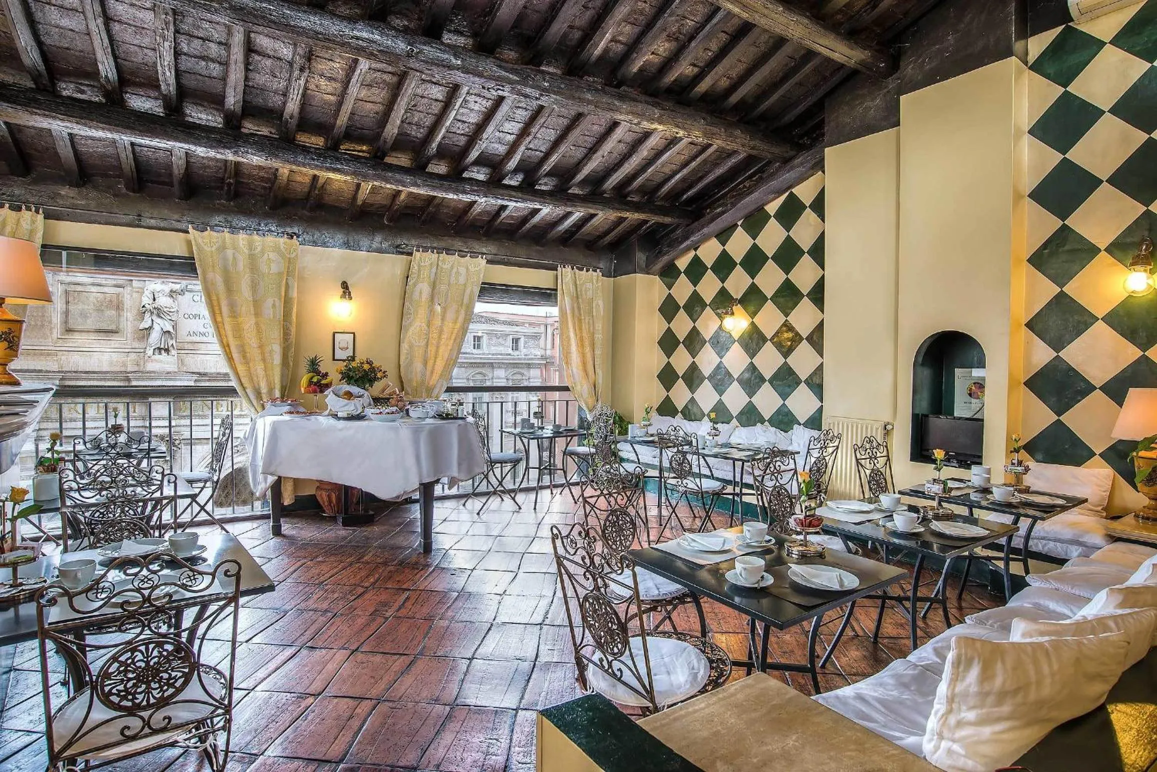 Lounge or bar in Hotel Fontana