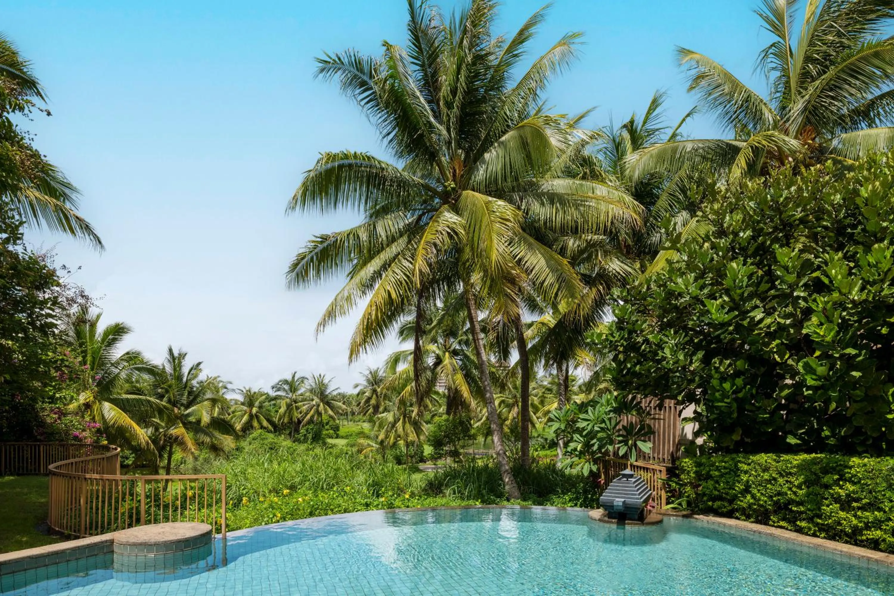 Swimming pool in Raffles Hainan Clear Water Bay