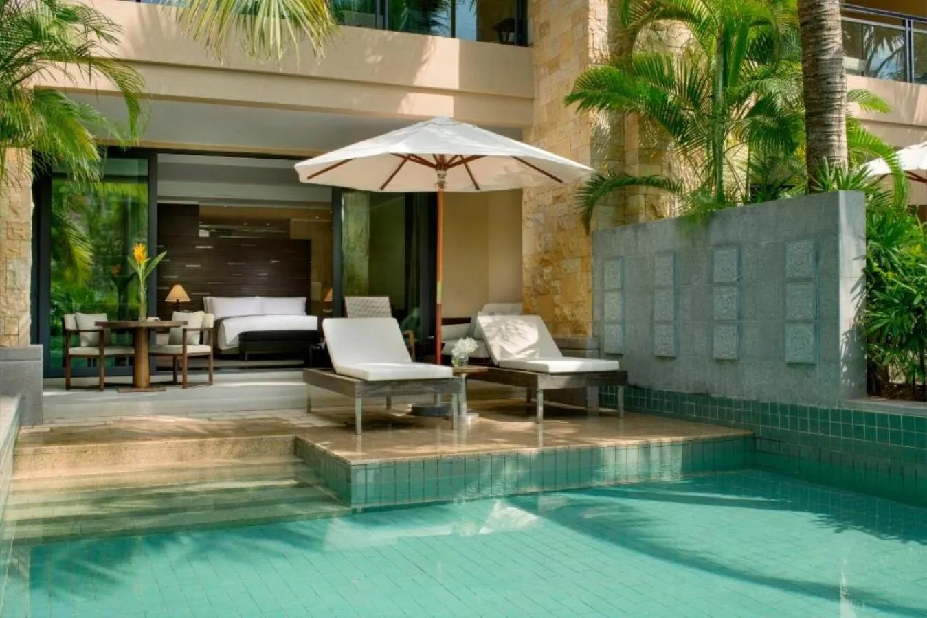 Swimming pool in Raffles Hainan Clear Water Bay