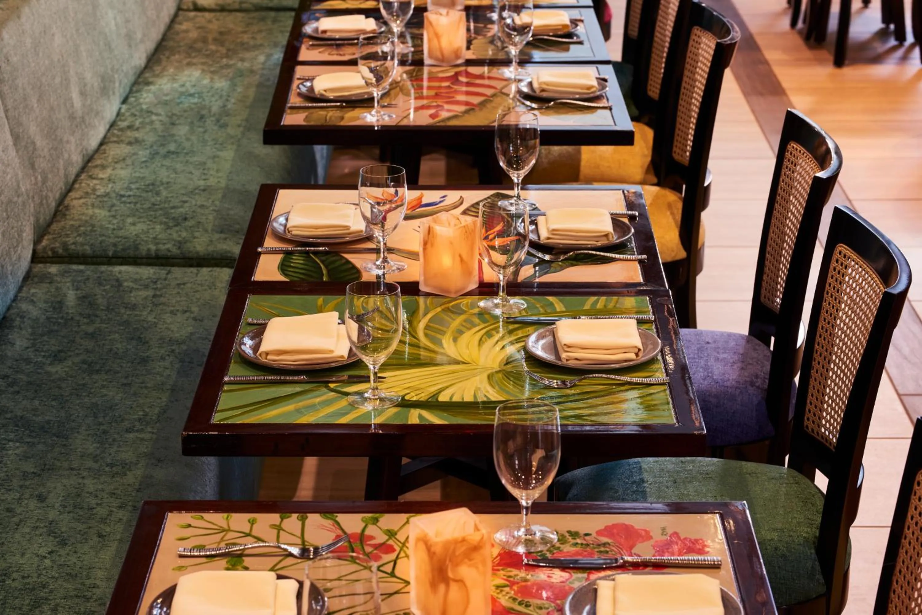 Restaurant/places to eat in Radio Hotel