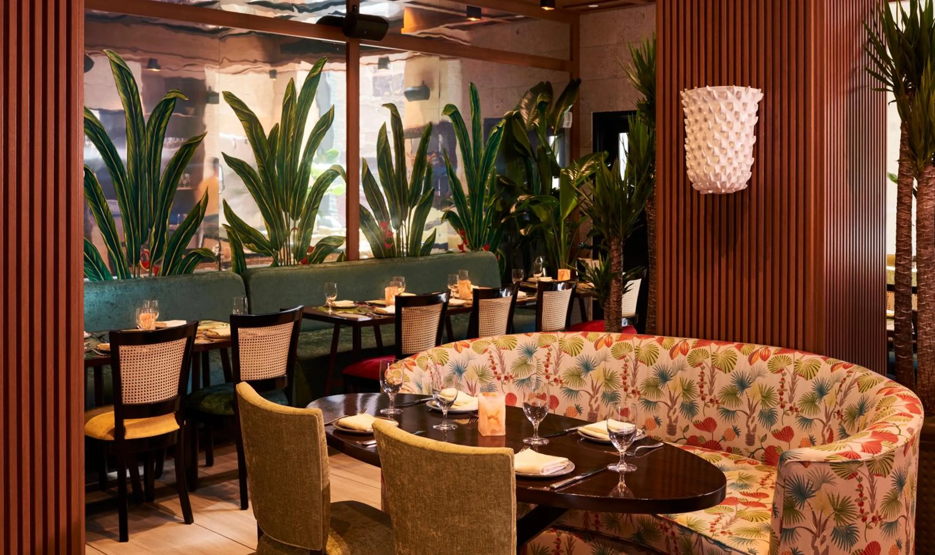 Restaurant/places to eat in Radio Hotel