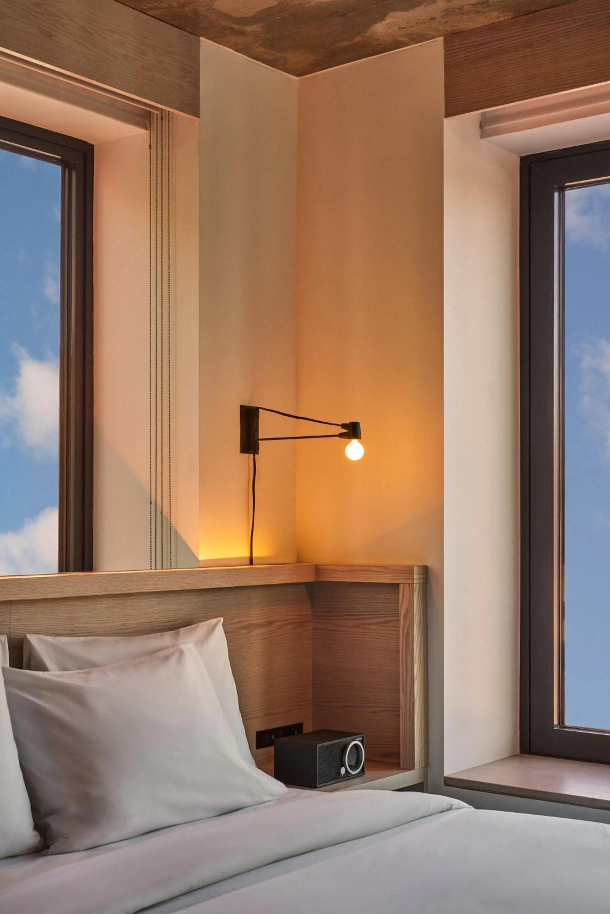 Bedroom, Bed in Radio Hotel