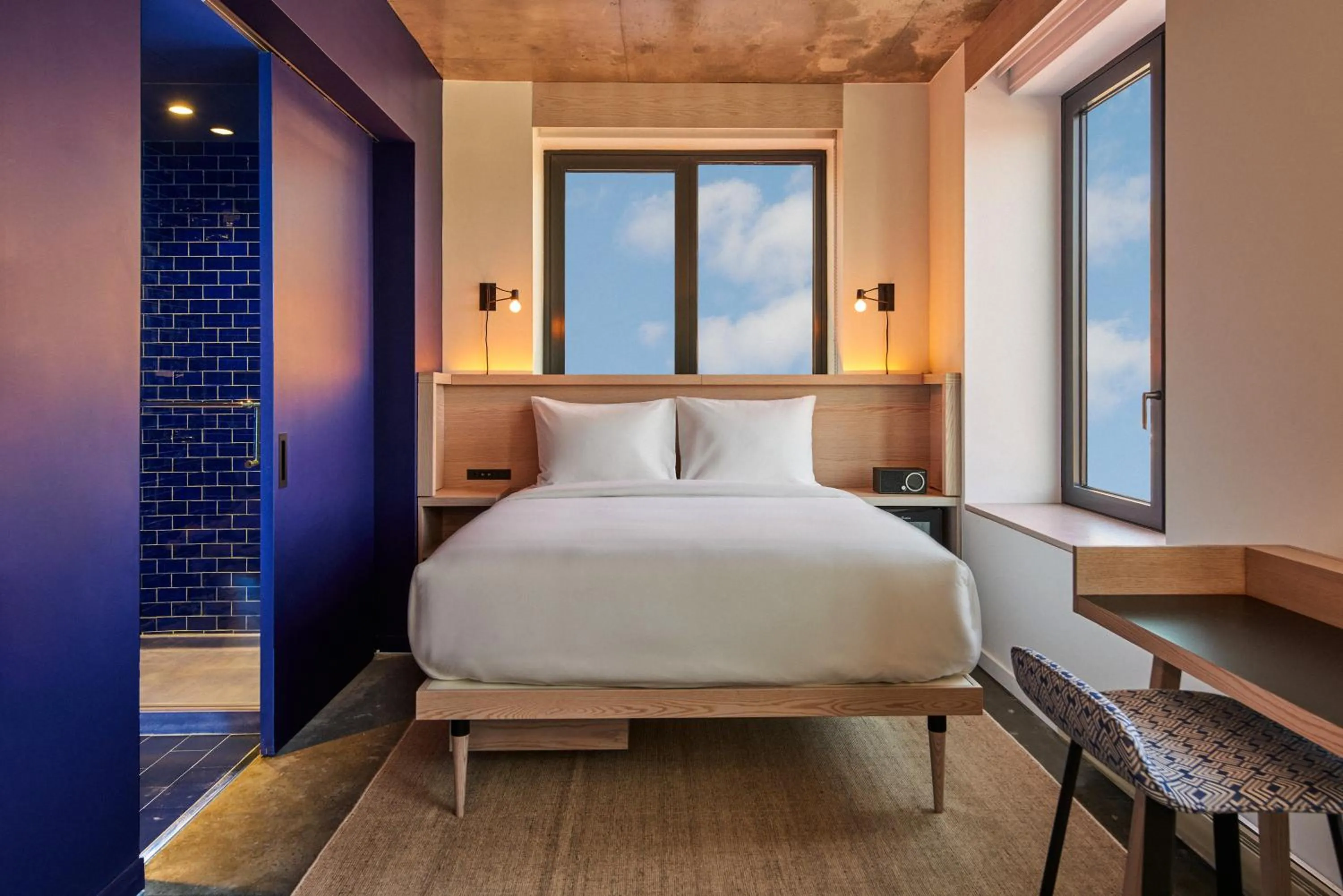 Bedroom, Bed in Radio Hotel