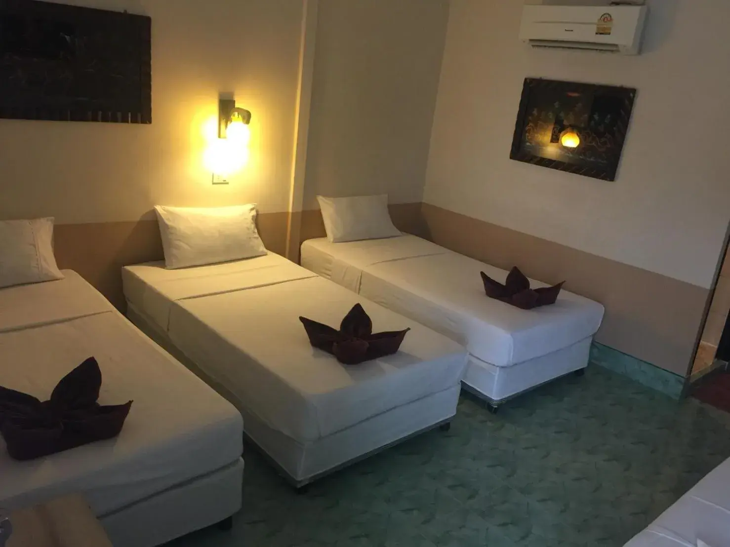 Living room, Bed in Coco's Guest House Living room, Bed in Coco's Guest House