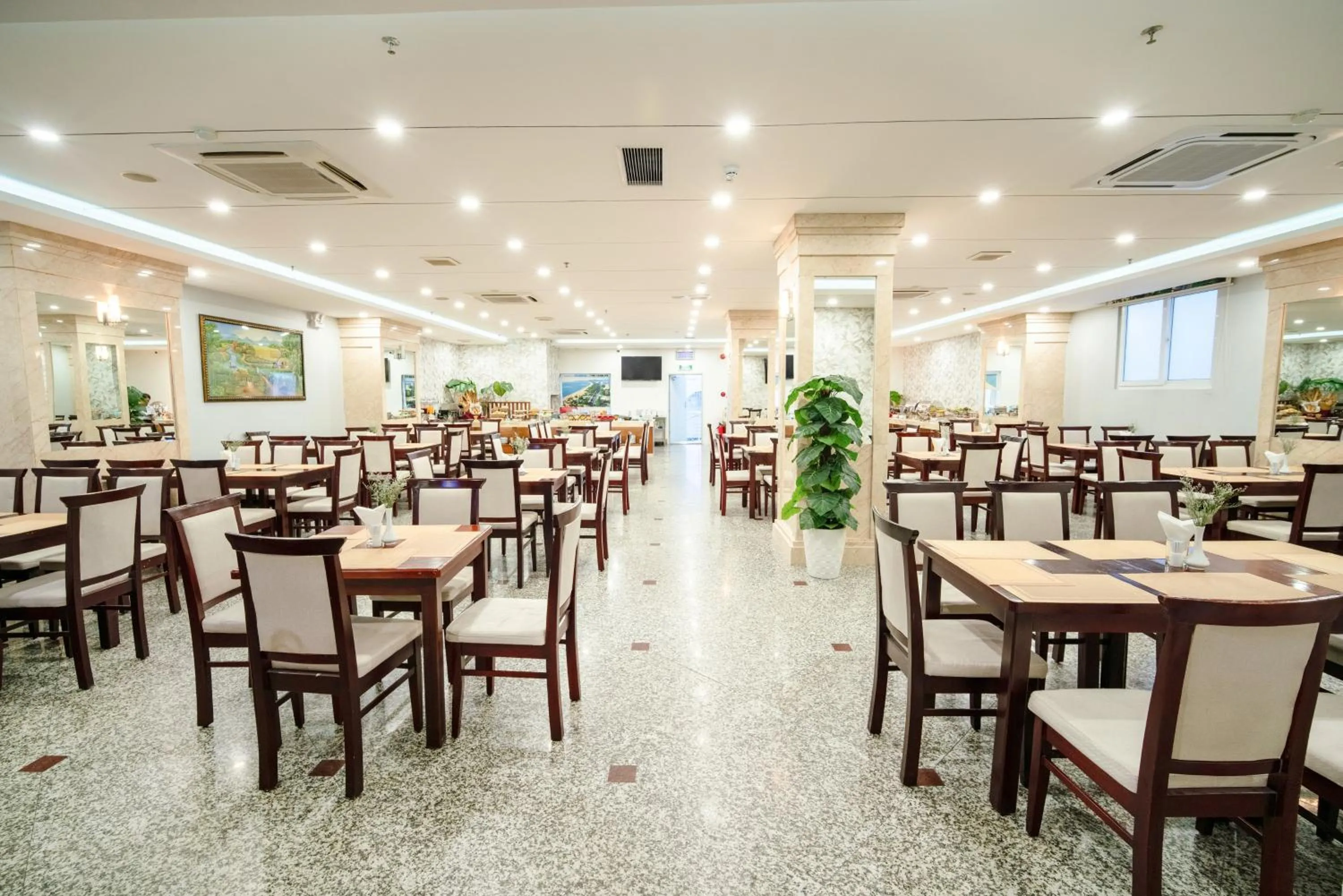 Restaurant/places to eat in Galliot Hotel Nha Trang
