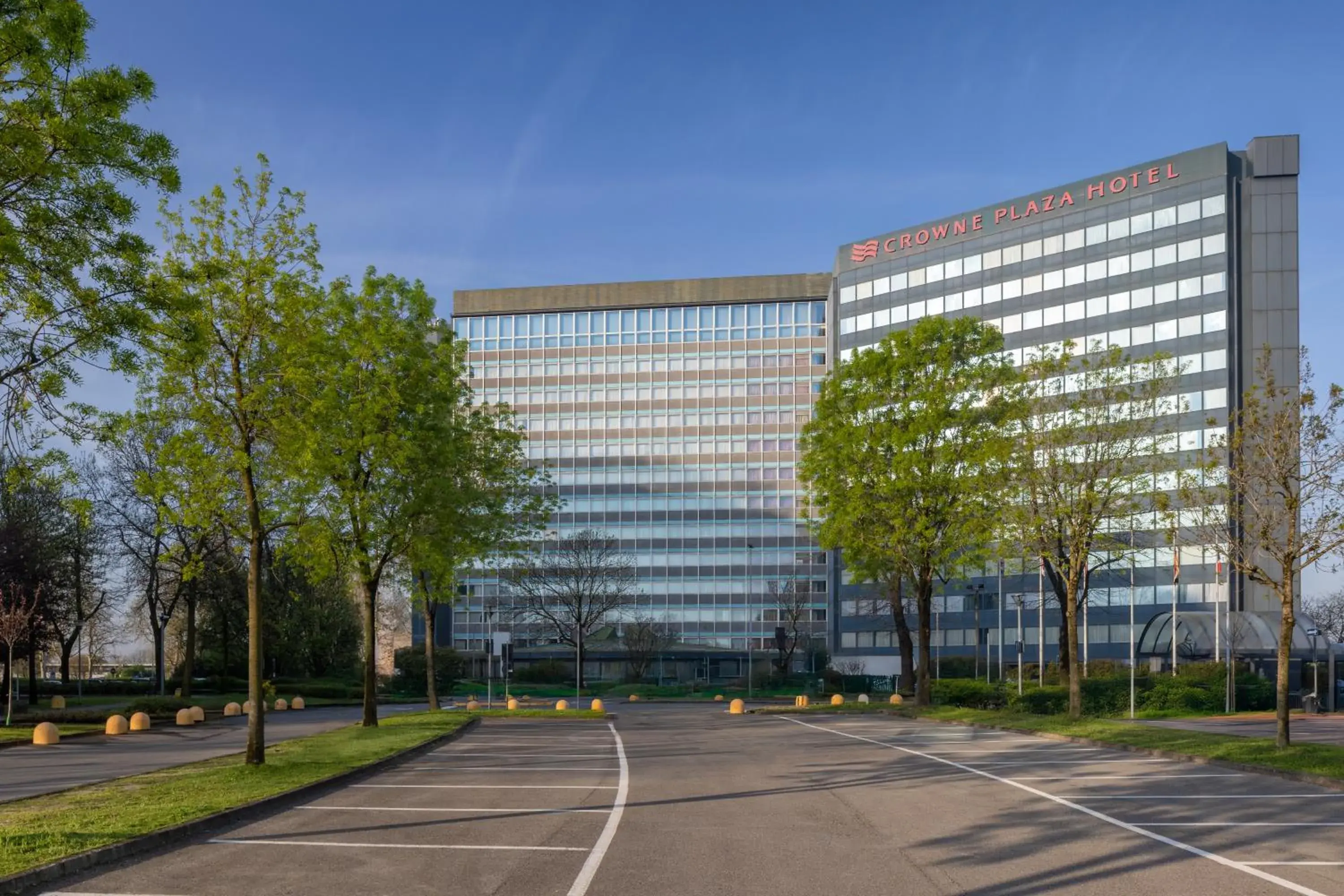 Facade/entrance in Crowne Plaza Milan Linate by IHG Facade/entrance in Crowne Plaza Milan Linate by IHG