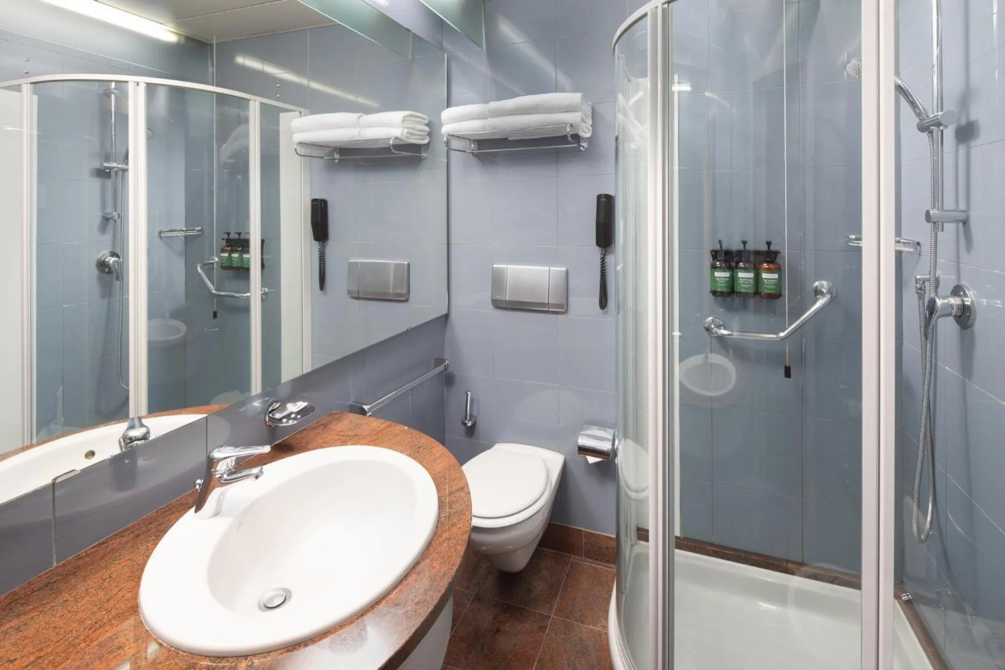 Photo of the whole room in Crowne Plaza Milan Linate by IHG