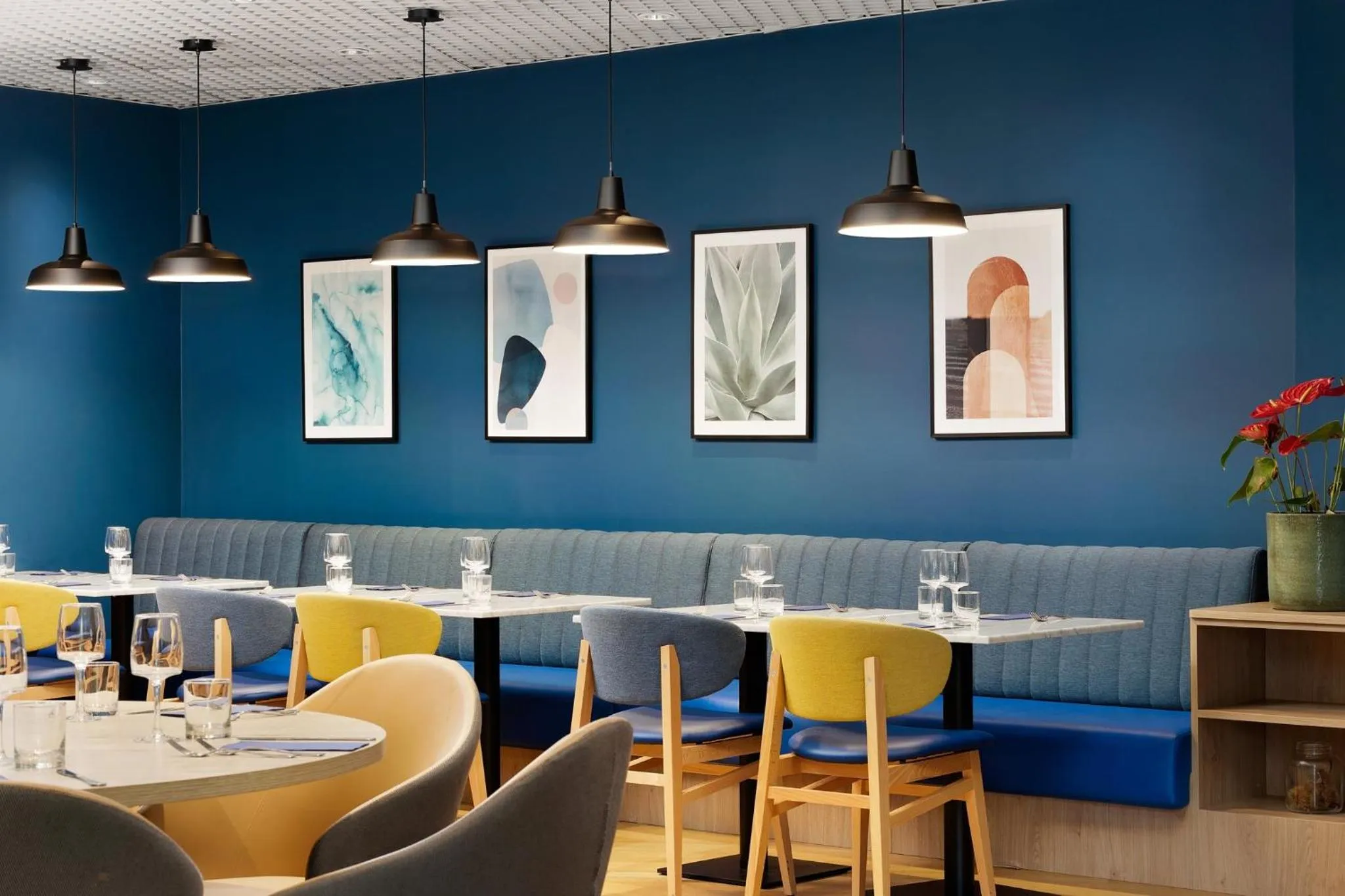 Restaurant/places to eat in Crowne Plaza Milan Linate by IHG