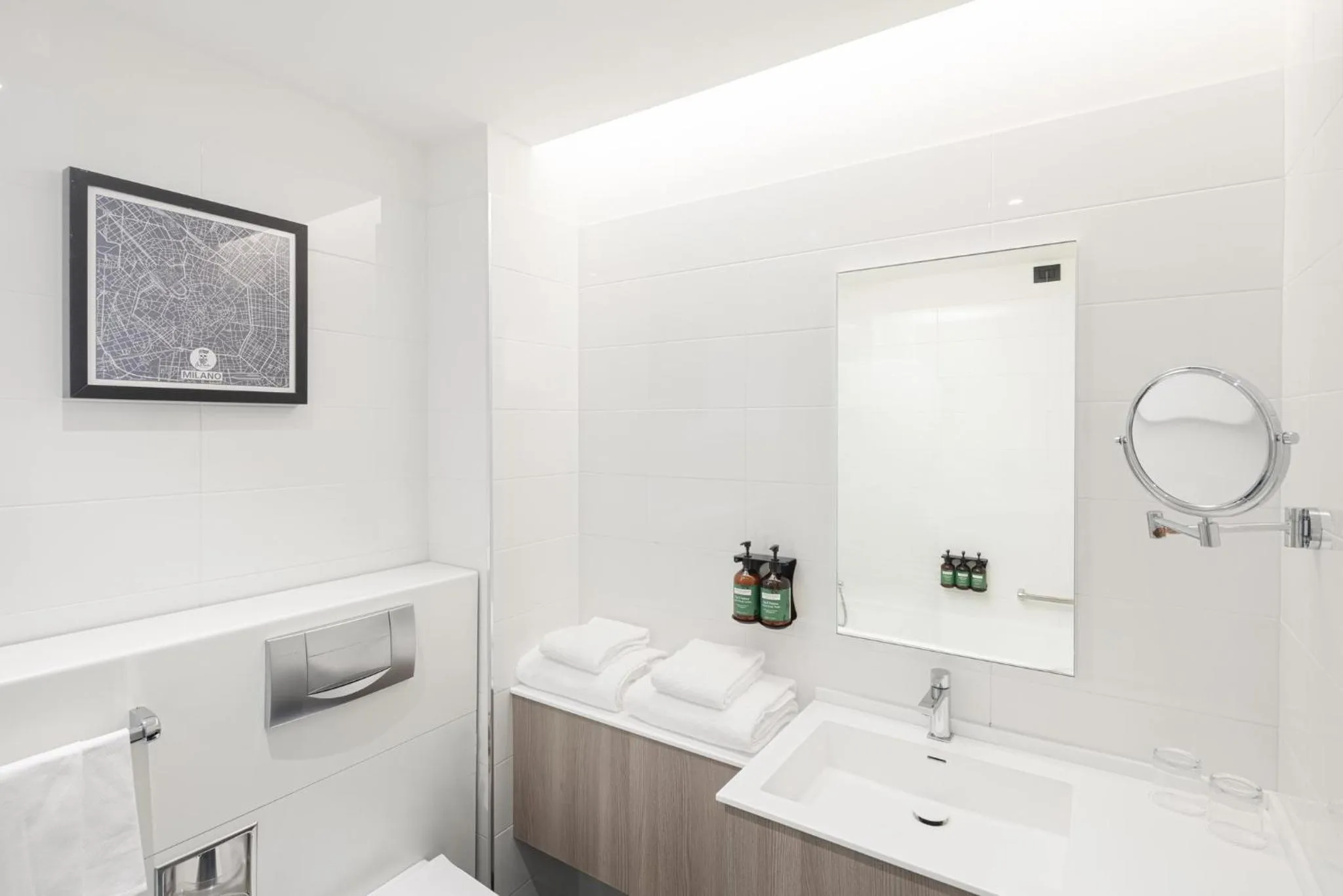 Photo of the whole room in Crowne Plaza Milan Linate by IHG