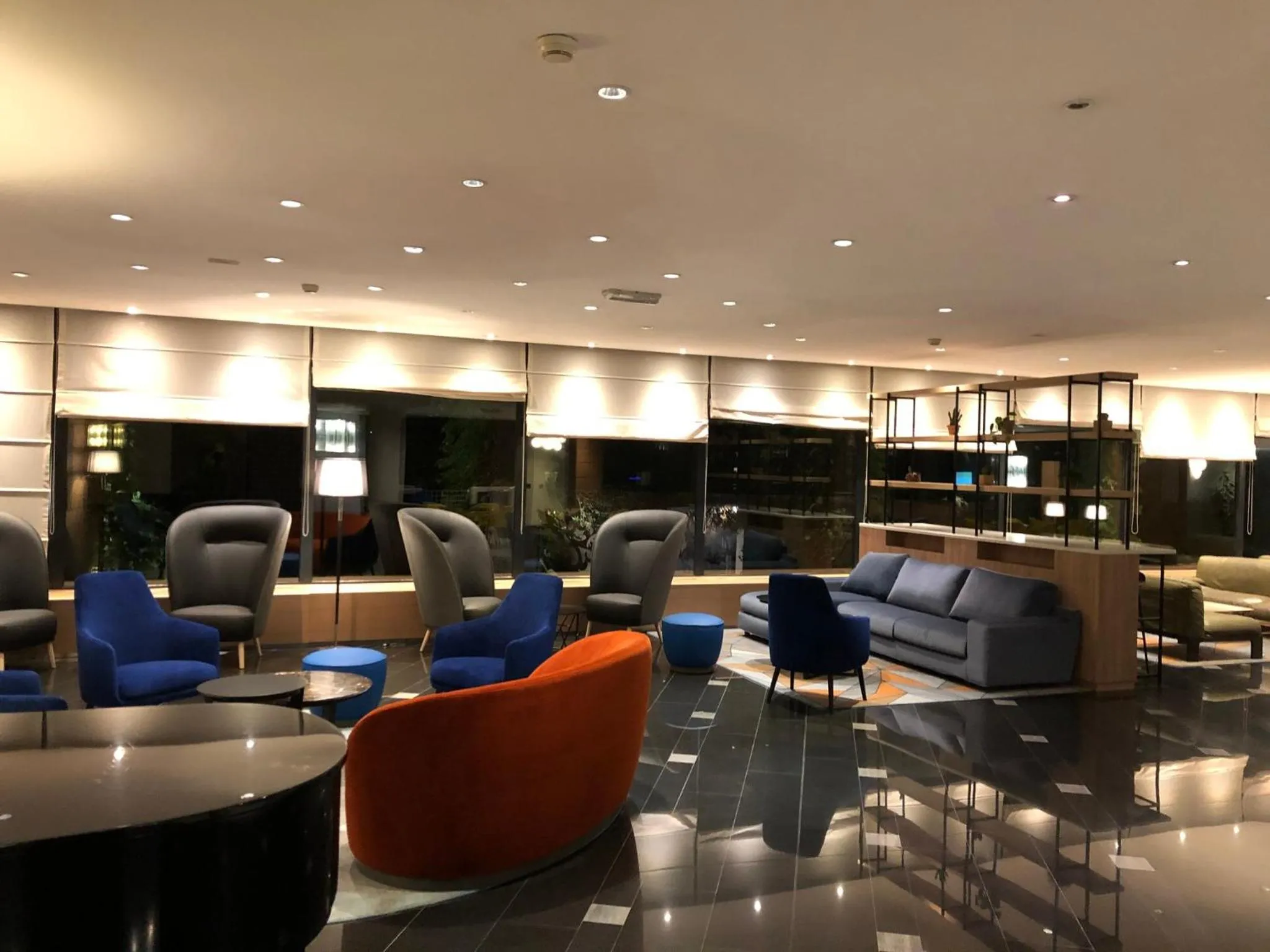Lounge or bar in Crowne Plaza Milan Linate by IHG