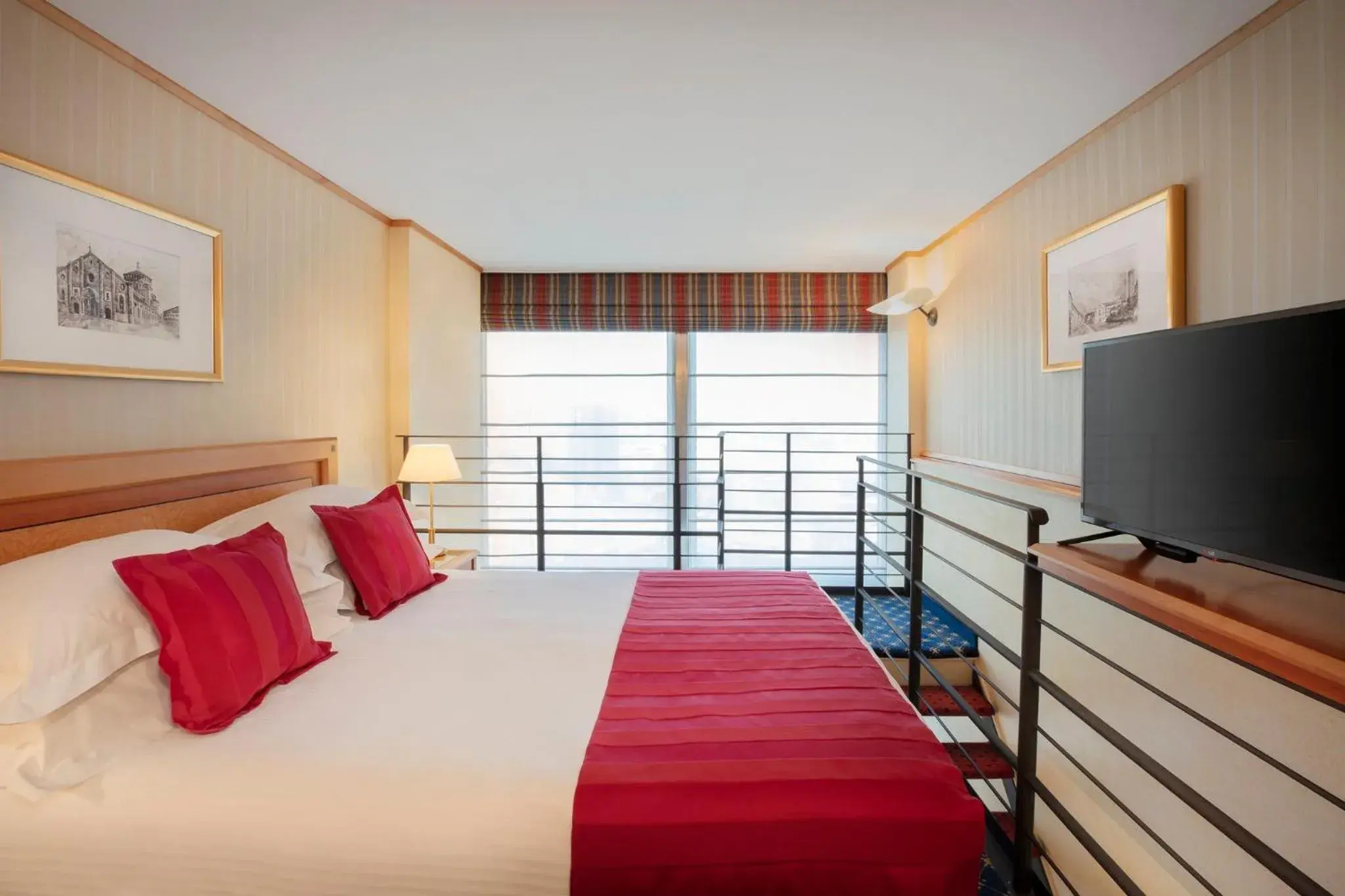 Photo of the whole room, Bed in Crowne Plaza Milan Linate by IHG Photo of the whole room, Bed in Crowne Plaza Milan Linate by IHG