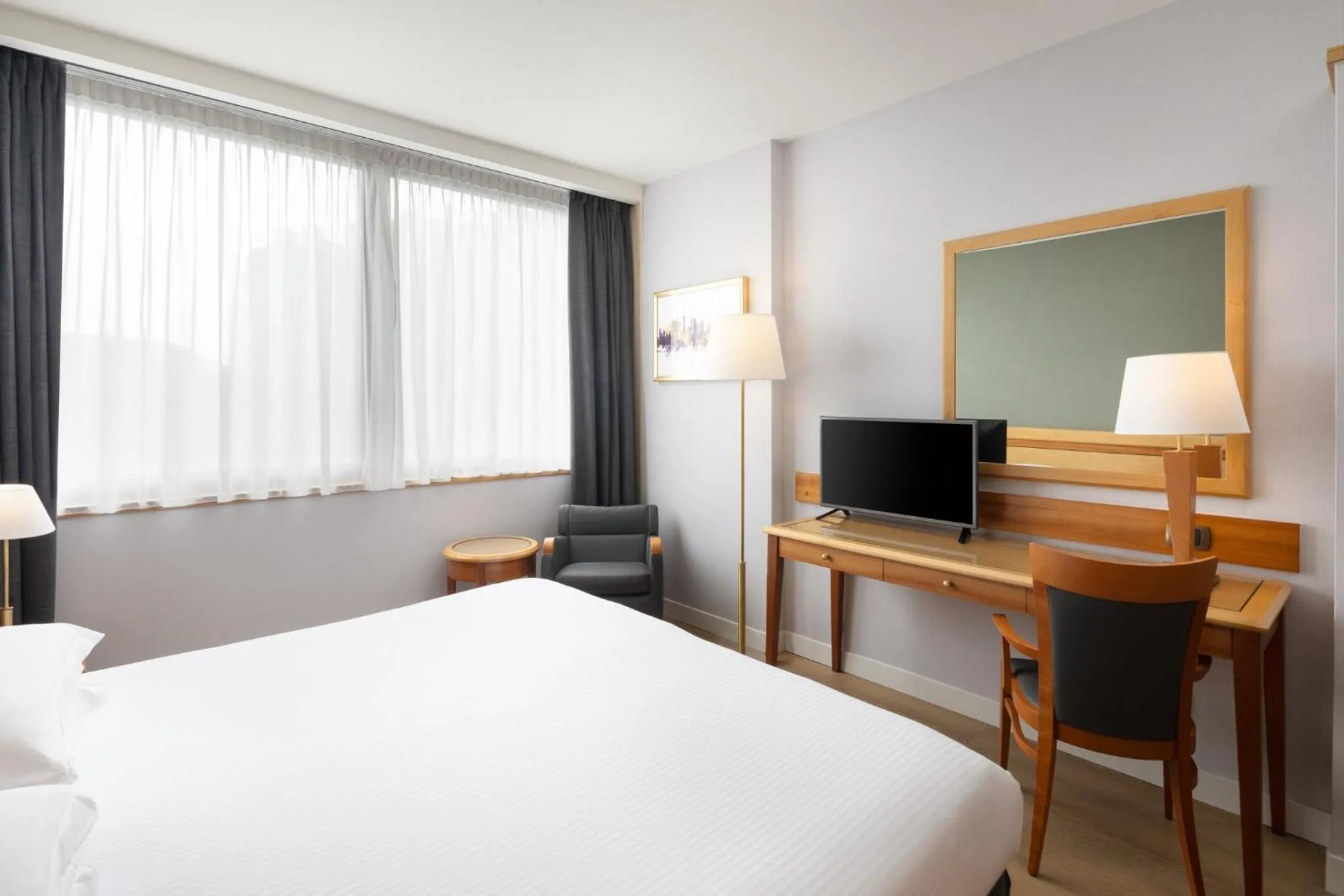 Photo of the whole room, Bed in Crowne Plaza Milan Linate by IHG