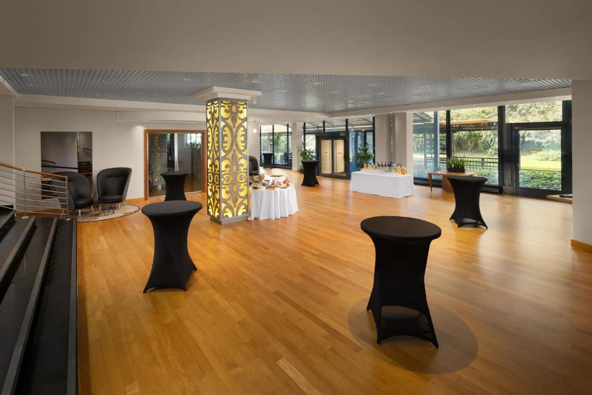 Restaurant/places to eat in Crowne Plaza Milan Linate by IHG