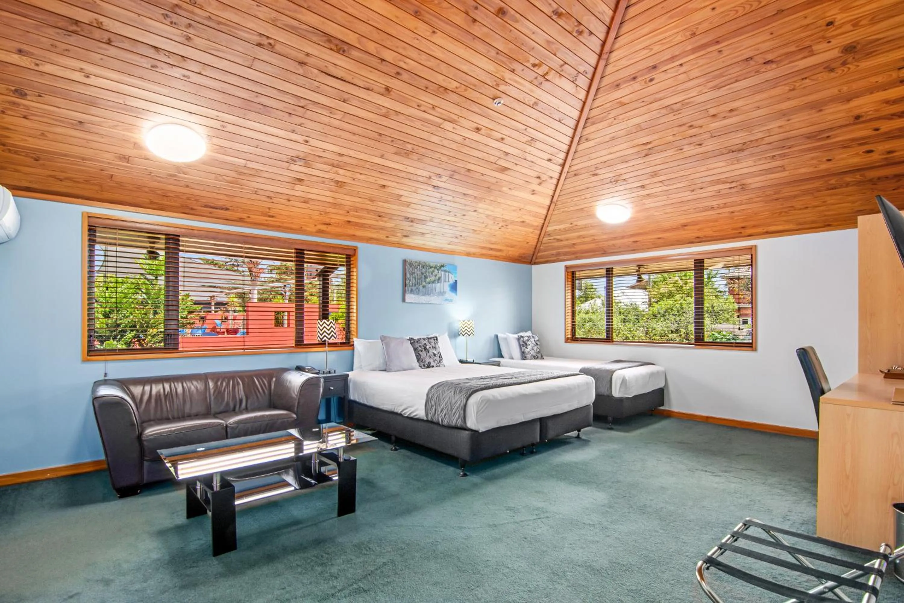 Bed in Riverside Hotel Marlborough