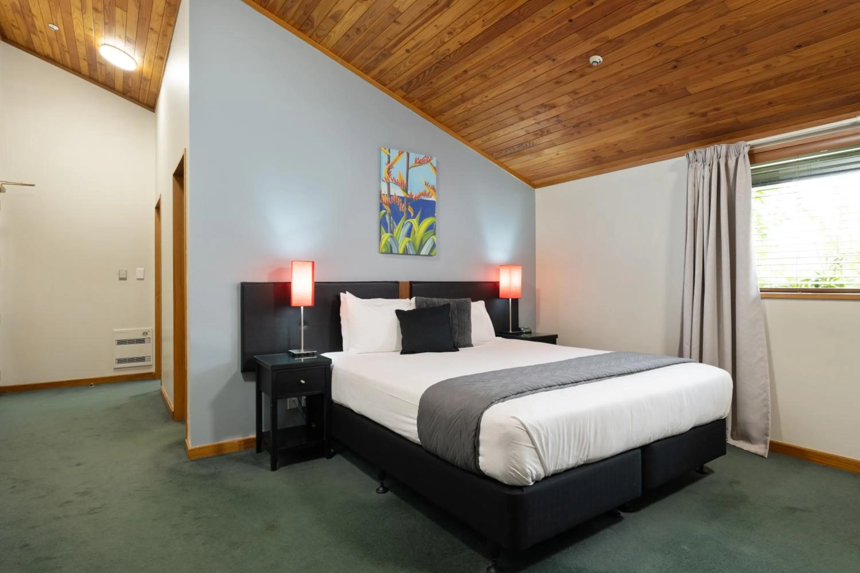 Bed in Riverside Hotel Marlborough