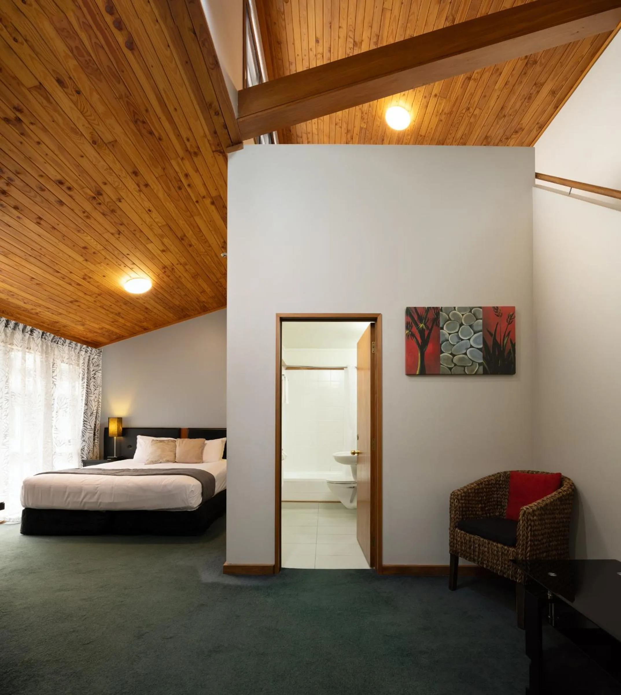 Bed in Riverside Hotel Marlborough