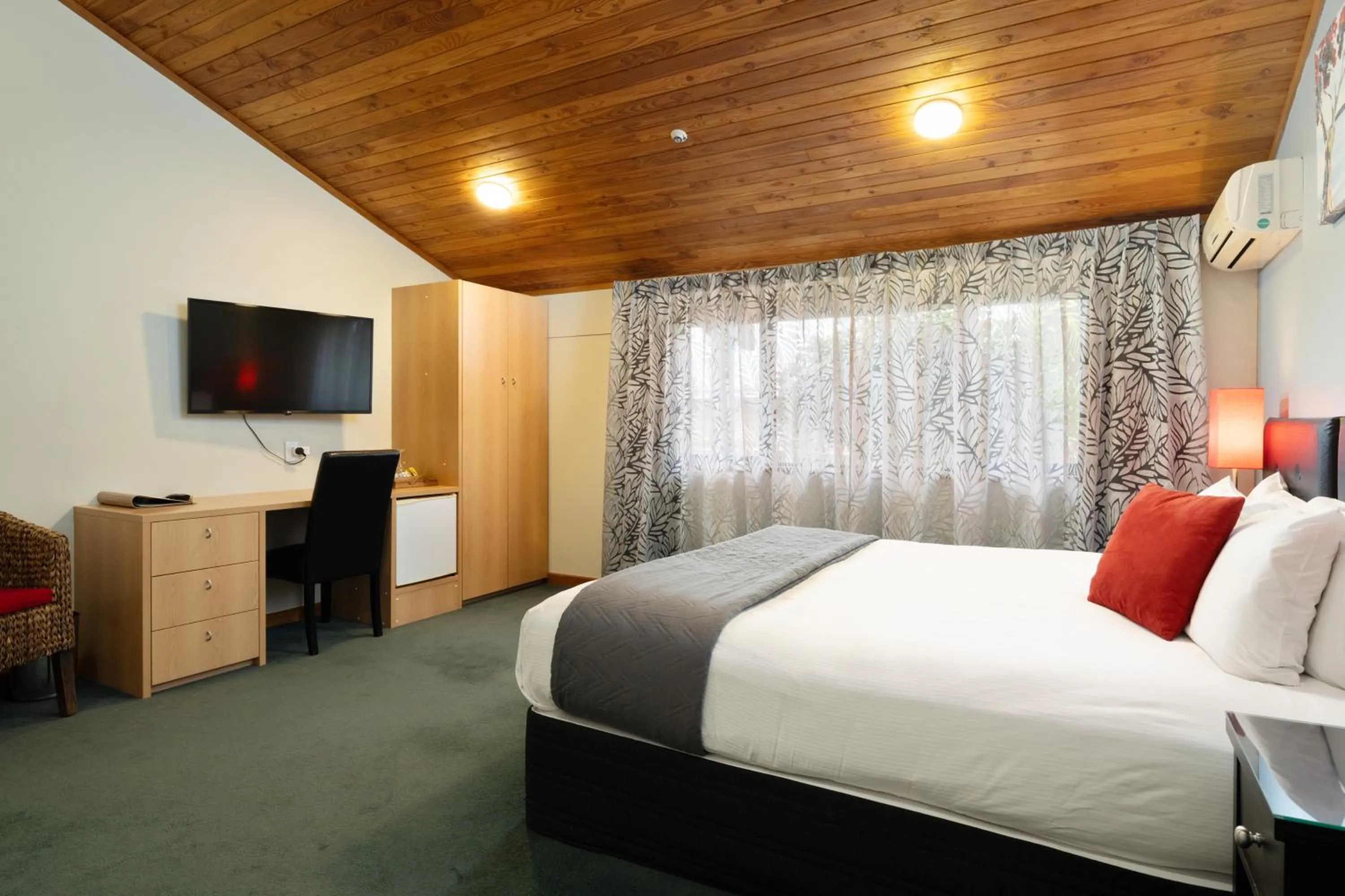 Bed in Riverside Hotel Marlborough