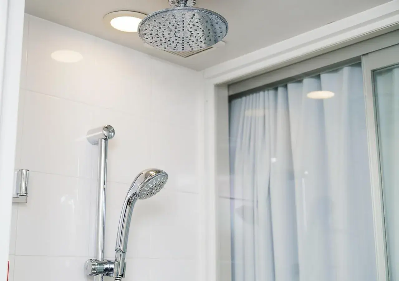Single Room with Shower - single occupancy in APA Hotel Kamata Ekimae Single Room with Shower - single occupancy in APA Hotel Kamata Ekimae