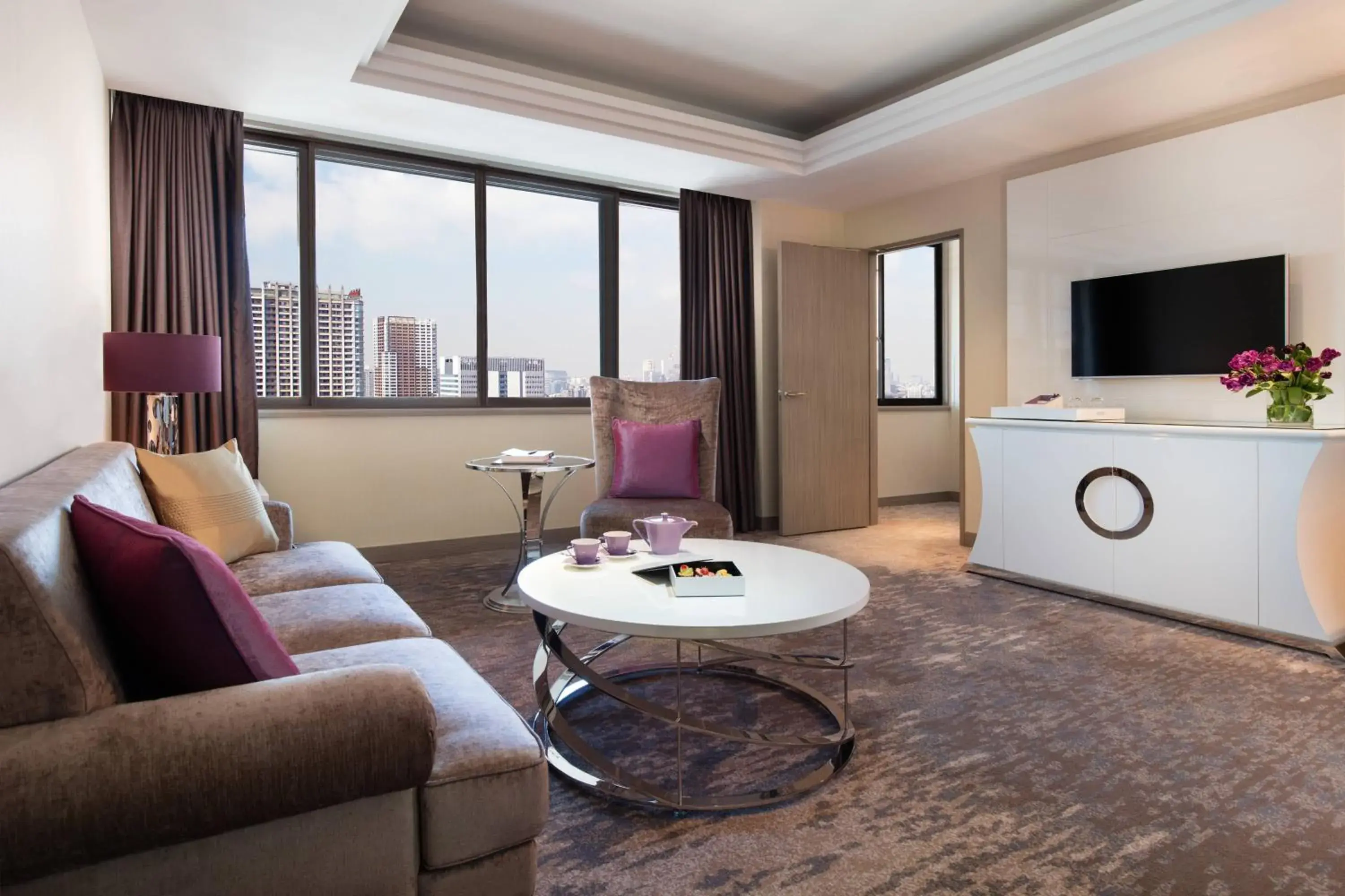 Large Premier Executive Studio - Executive Lounge Access in Tokyo Marriott Hotel Large Premier Executive Studio - Executive Lounge Access in Tokyo Marriott Hotel