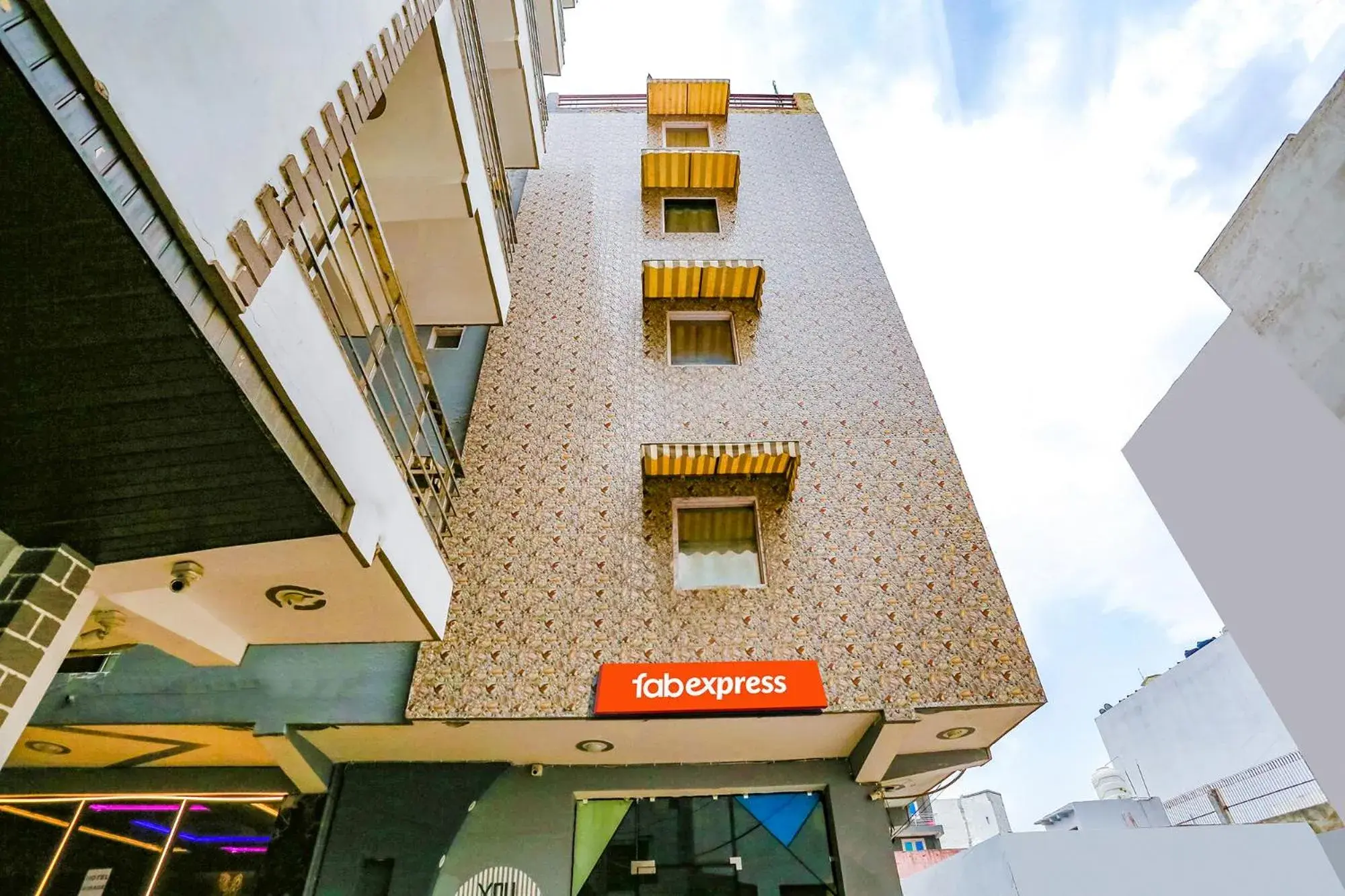 Property building in FabExpress Mirage - Nr IGI Airport New Delhi Property building in FabExpress Mirage - Nr IGI Airport New Delhi