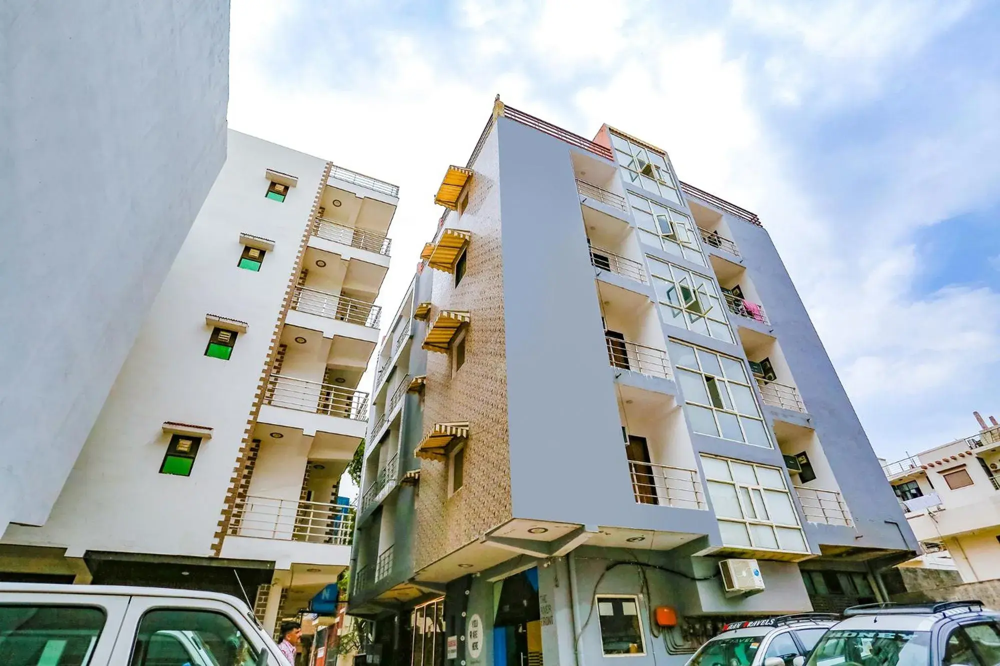 Property building in FabExpress Mirage - Nr IGI Airport New Delhi Property building in FabExpress Mirage - Nr IGI Airport New Delhi