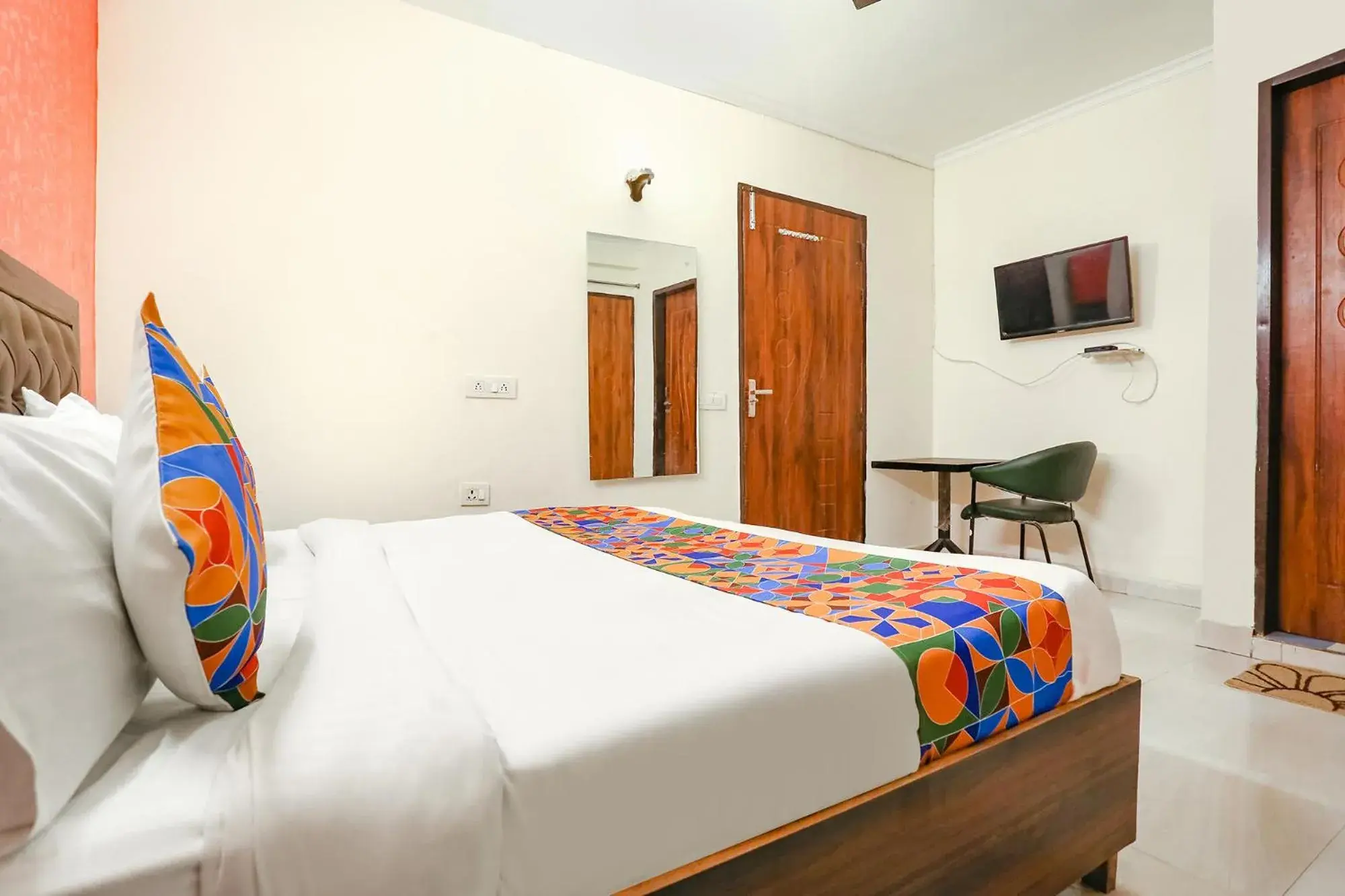 Bed in FabExpress Mirage - Nr IGI Airport New Delhi Bed in FabExpress Mirage - Nr IGI Airport New Delhi