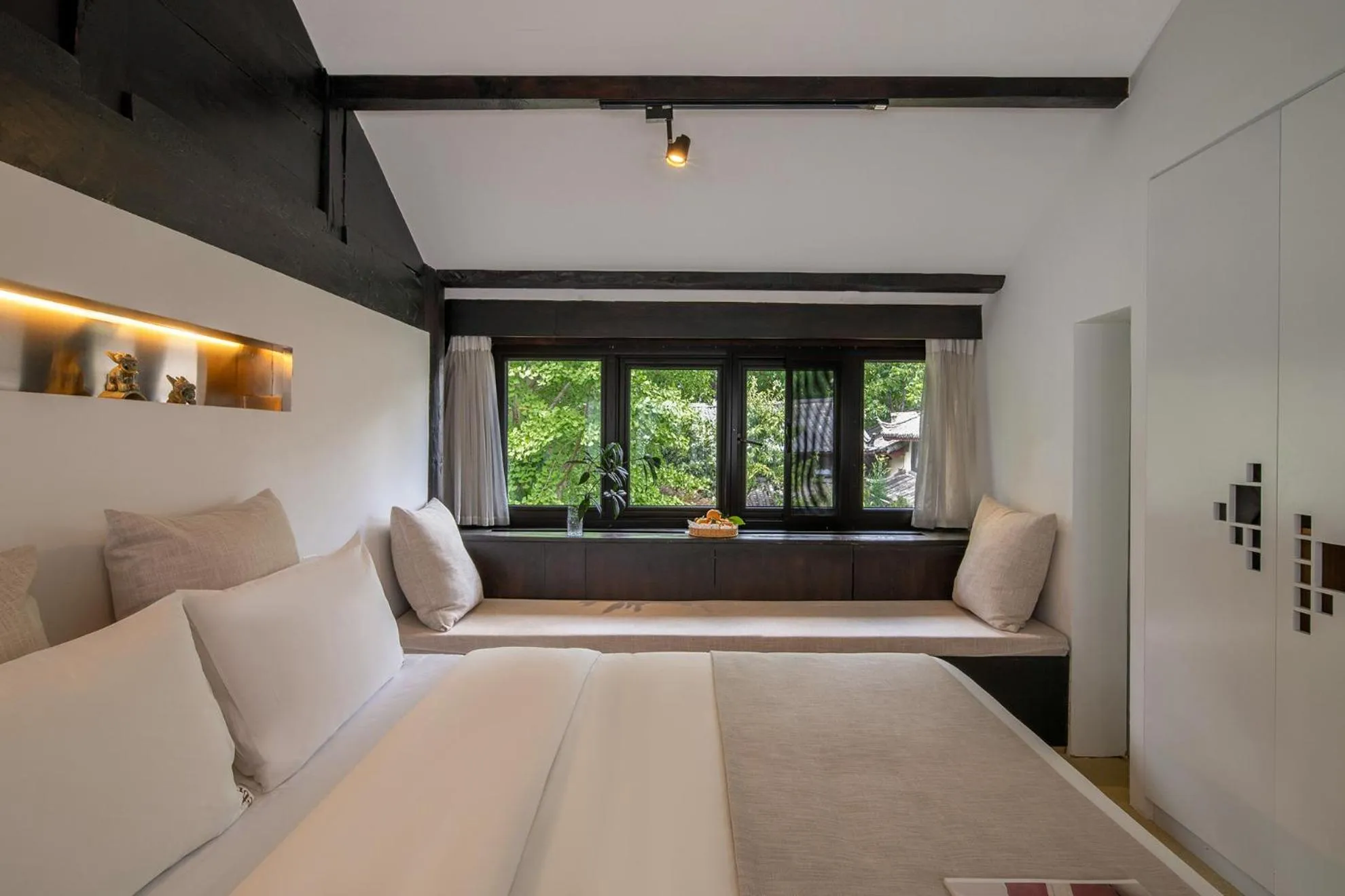 Seating area, Bed in The Bivou Lijiang