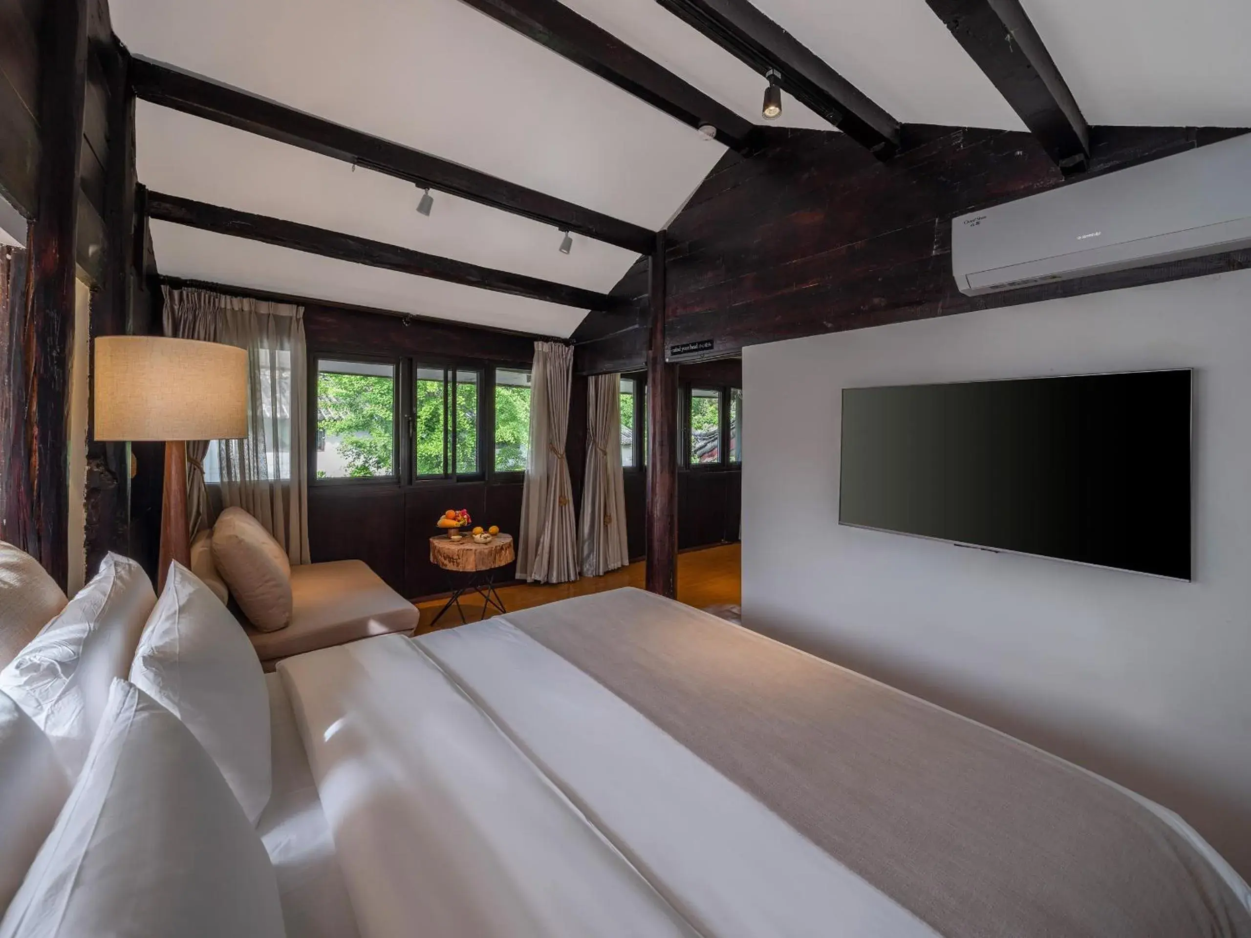 Communal lounge/ TV room, Bed in The Bivou Lijiang Communal lounge/ TV room, Bed in The Bivou Lijiang