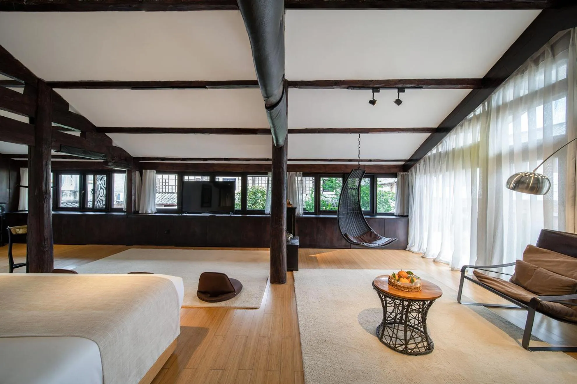 Seating area, Bed in The Bivou Lijiang