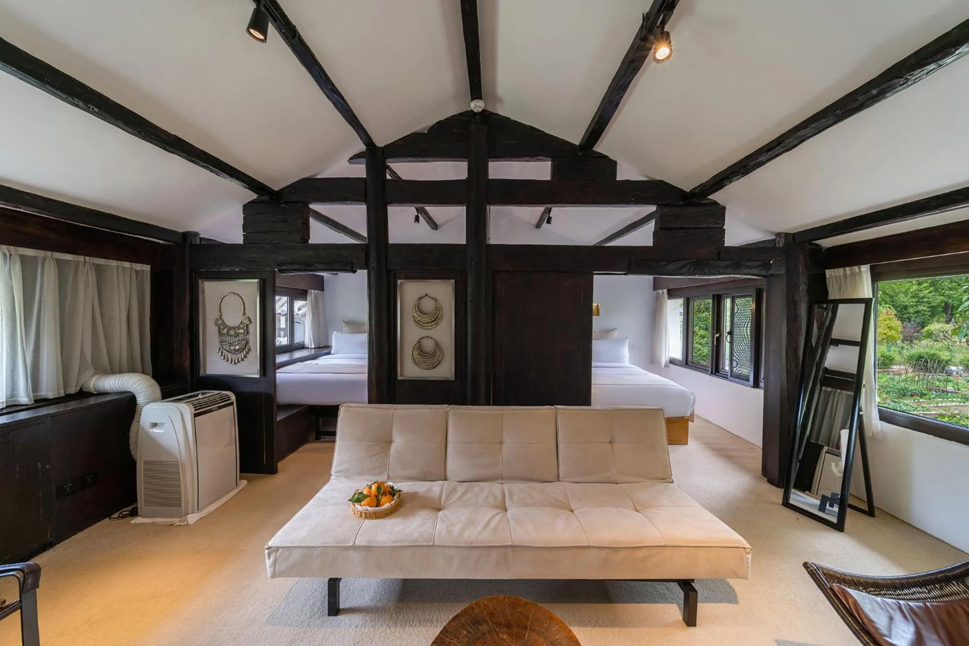 Seating area, Bed in The Bivou Lijiang