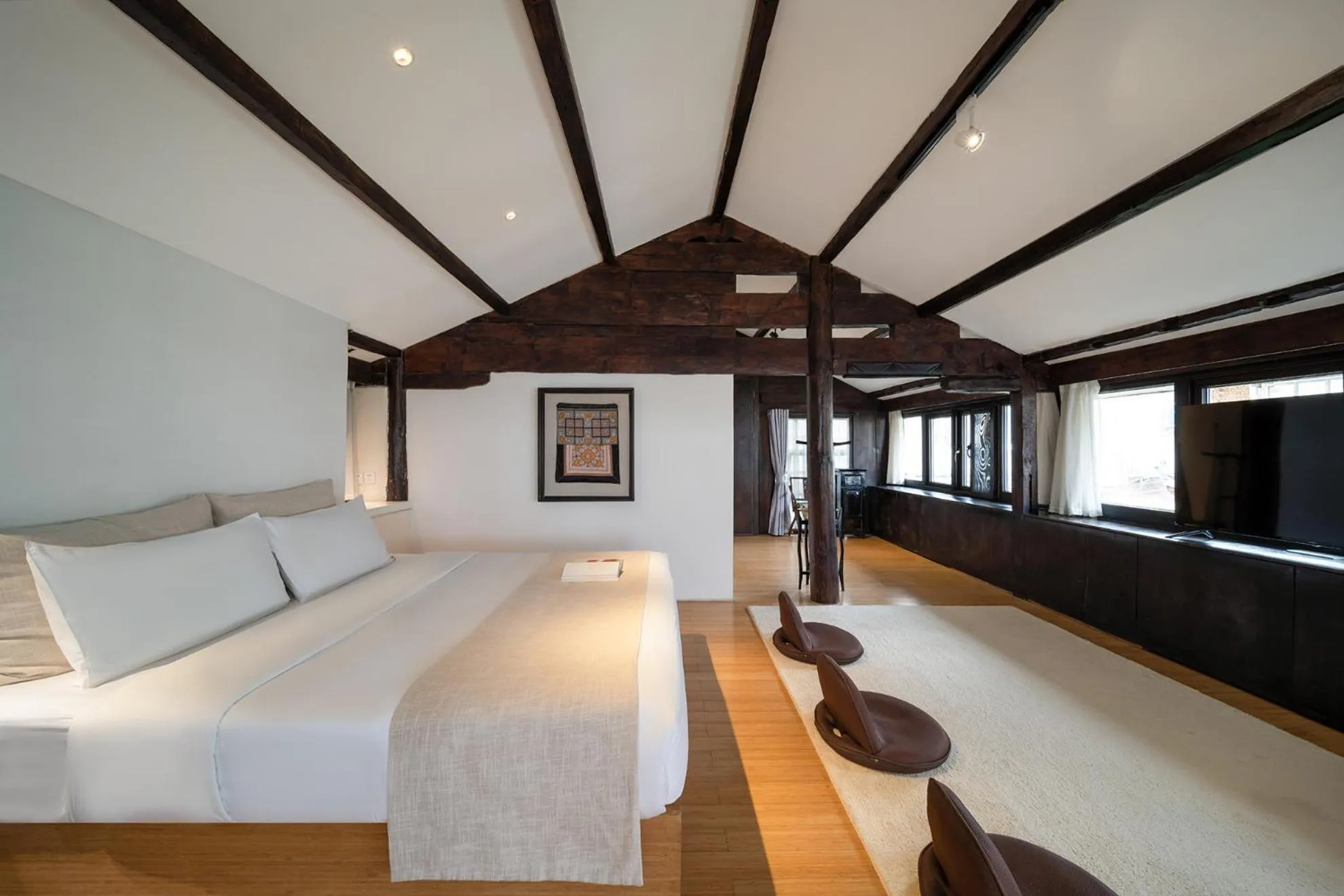 Photo of the whole room, Bed in The Bivou Lijiang