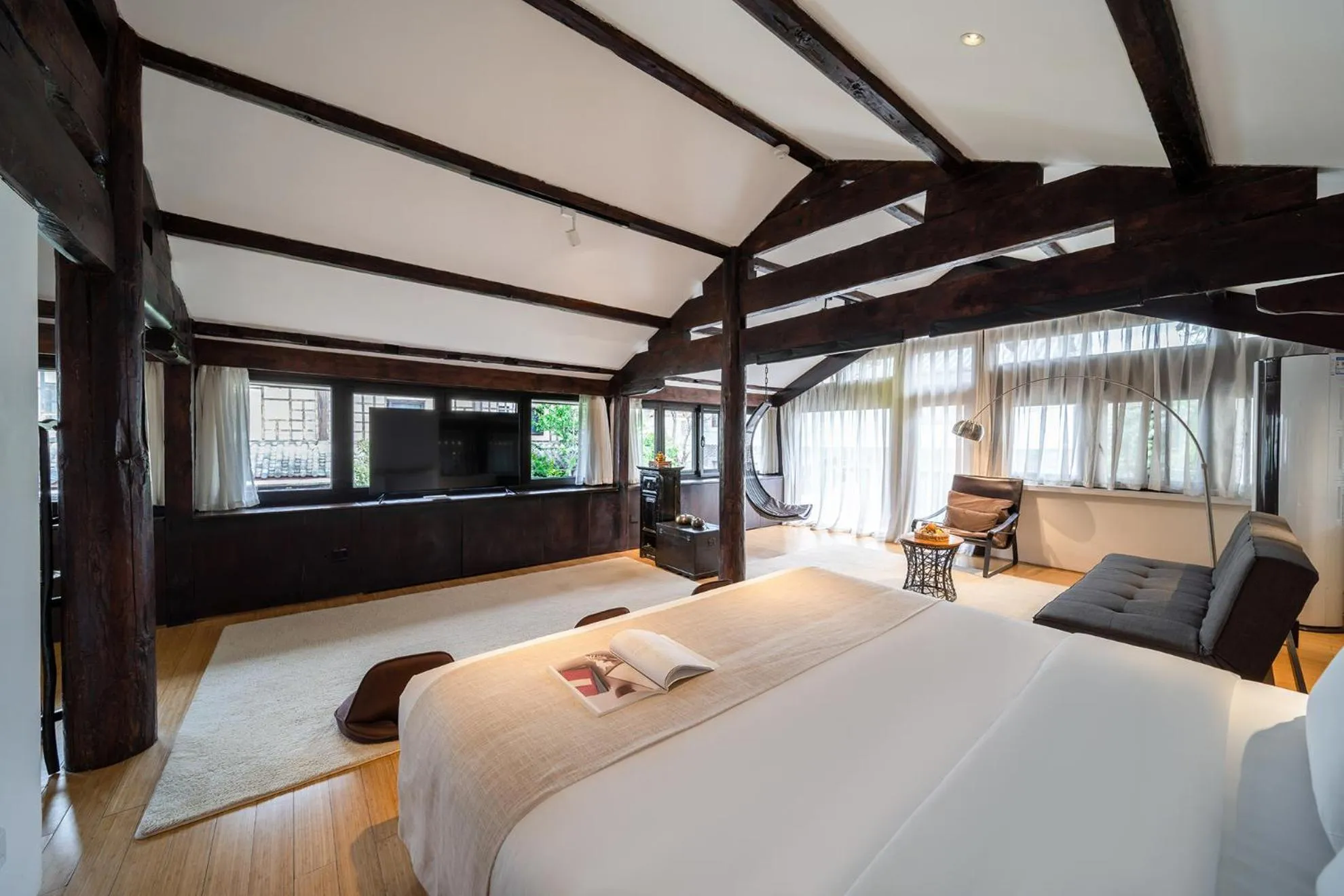 Photo of the whole room, Bed in The Bivou Lijiang