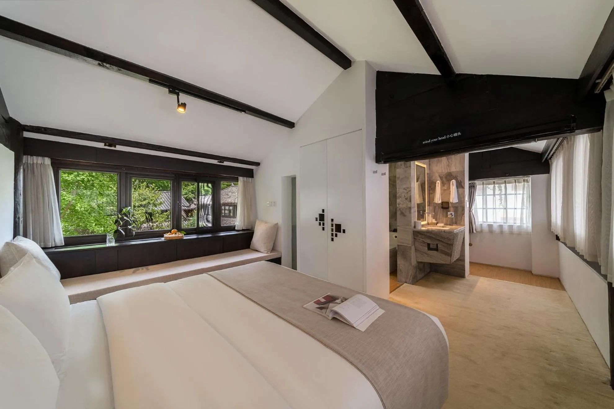 Photo of the whole room, Bed in The Bivou Lijiang