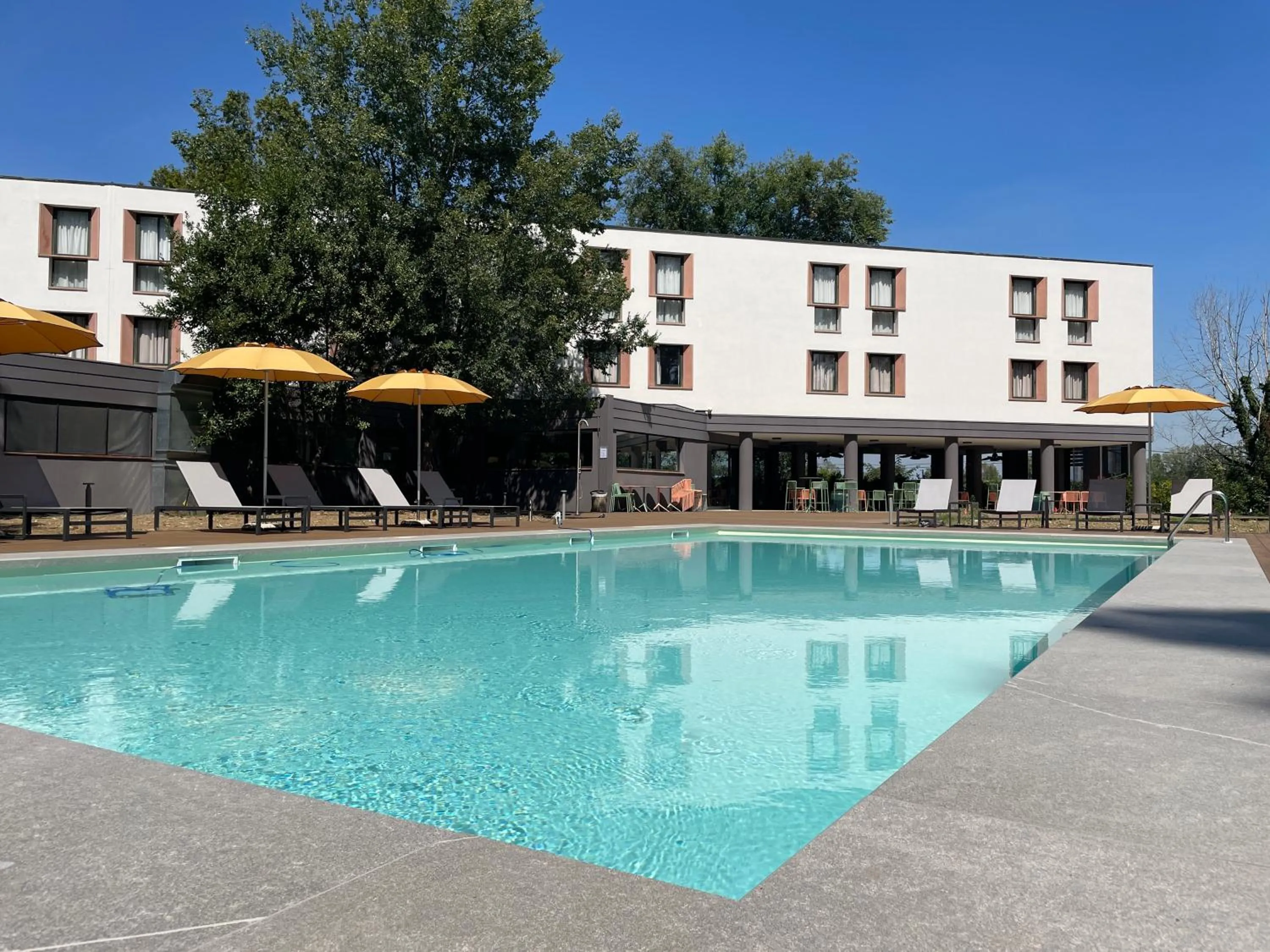 Pool view in Belstay Milano Linate