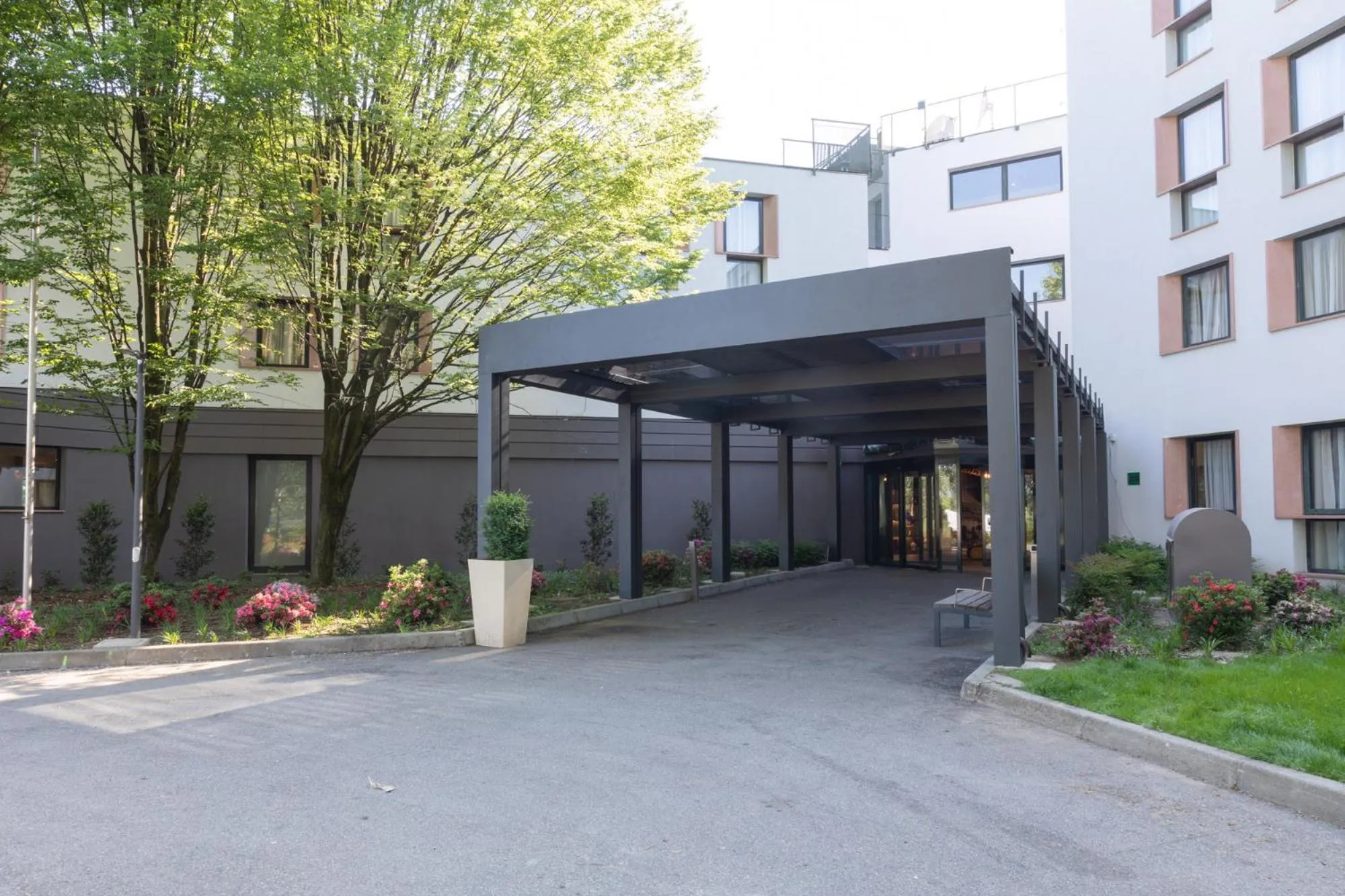 Property building in Belstay Milano Linate