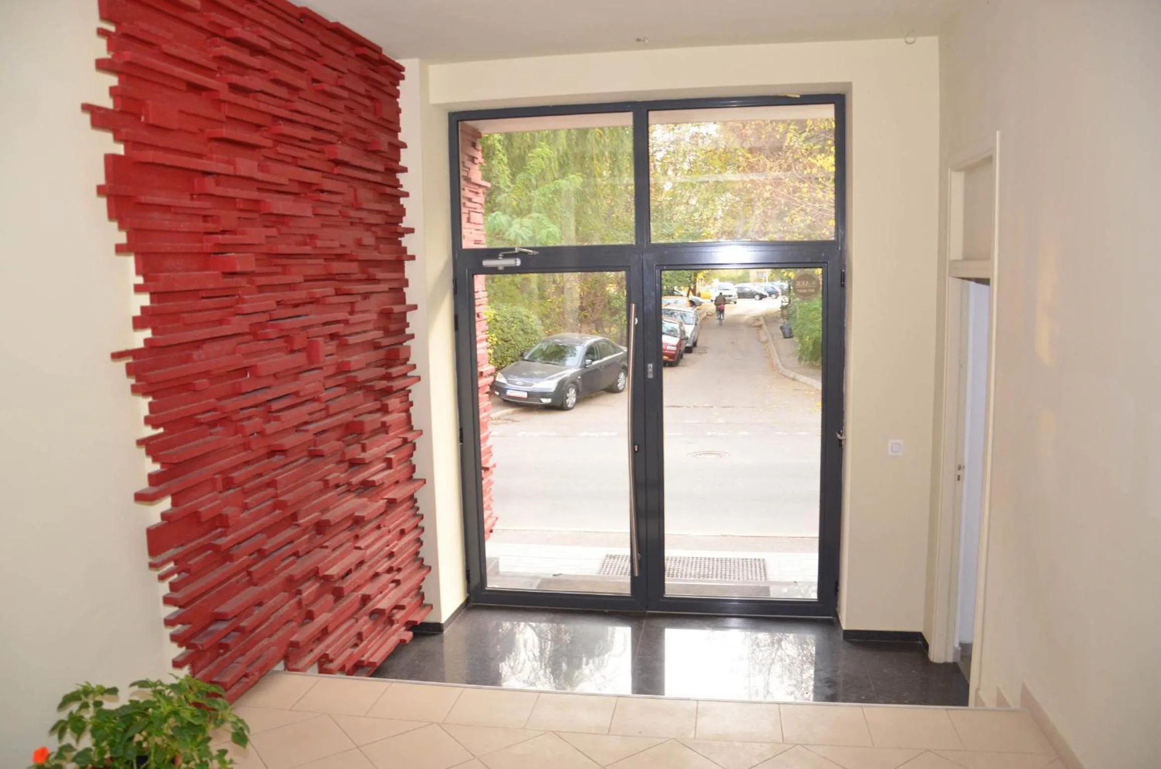 Decorative detail in Apart La Cave