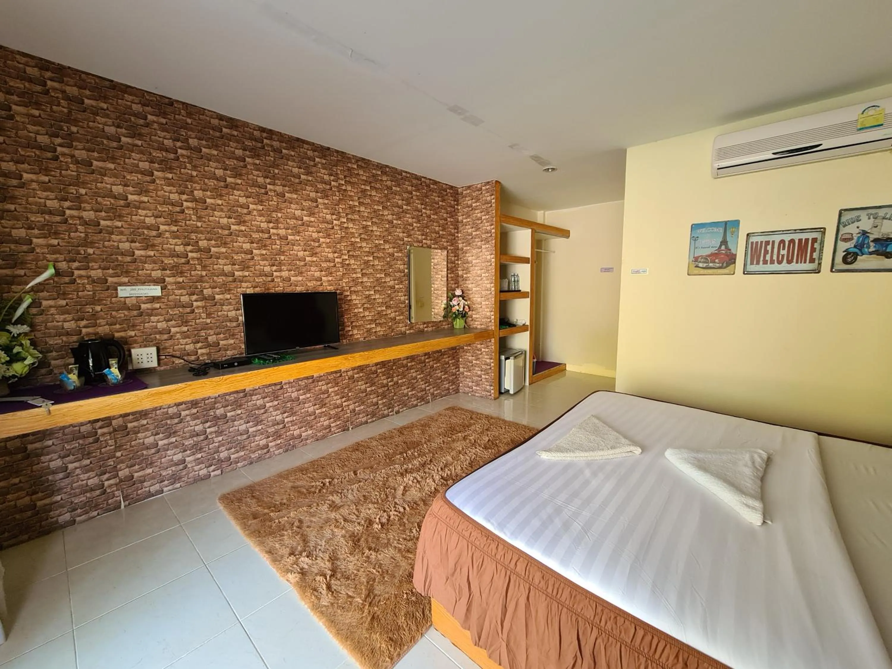 Bed in Phutawan Resort