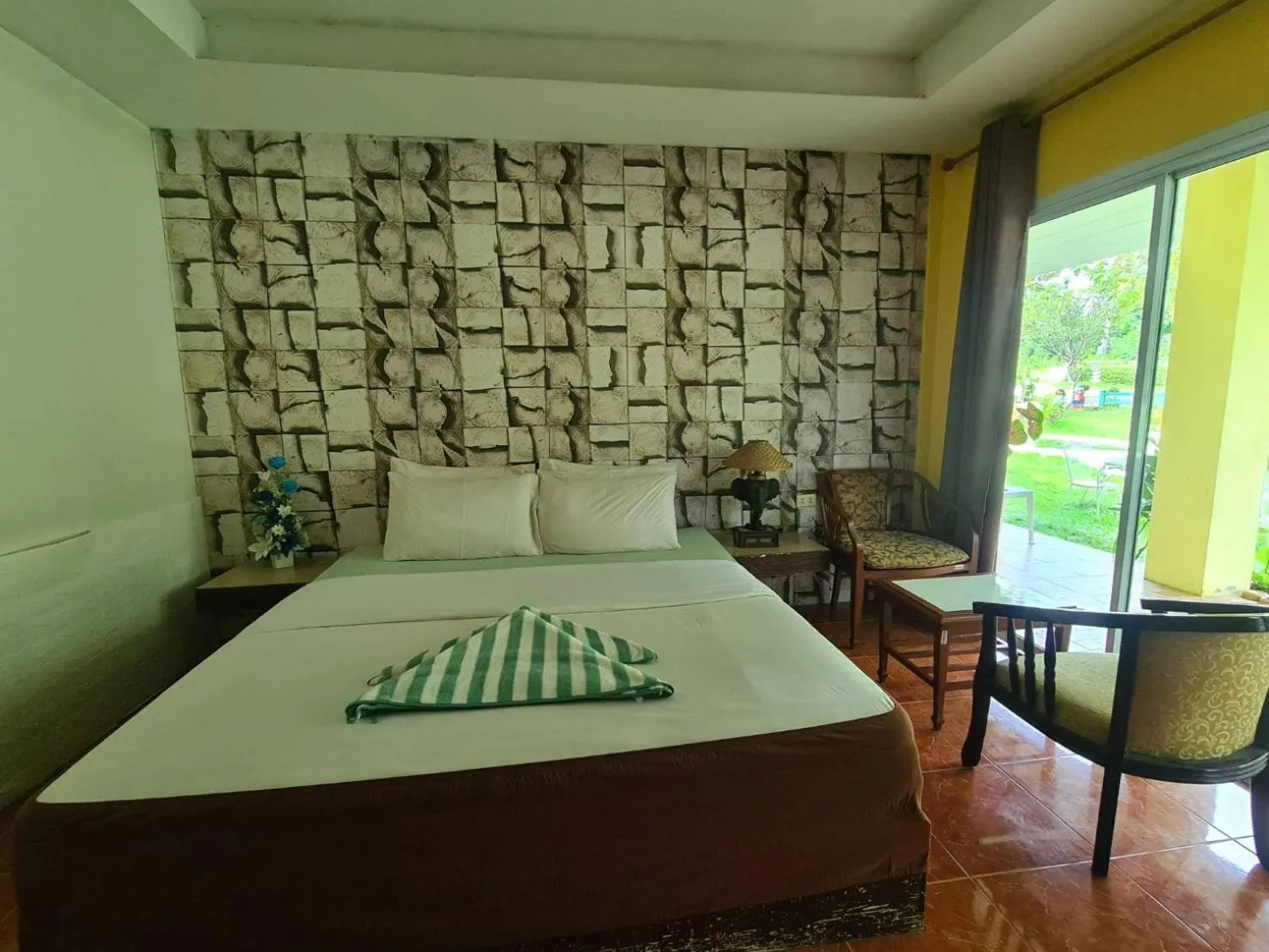 Bed in Phutawan Resort