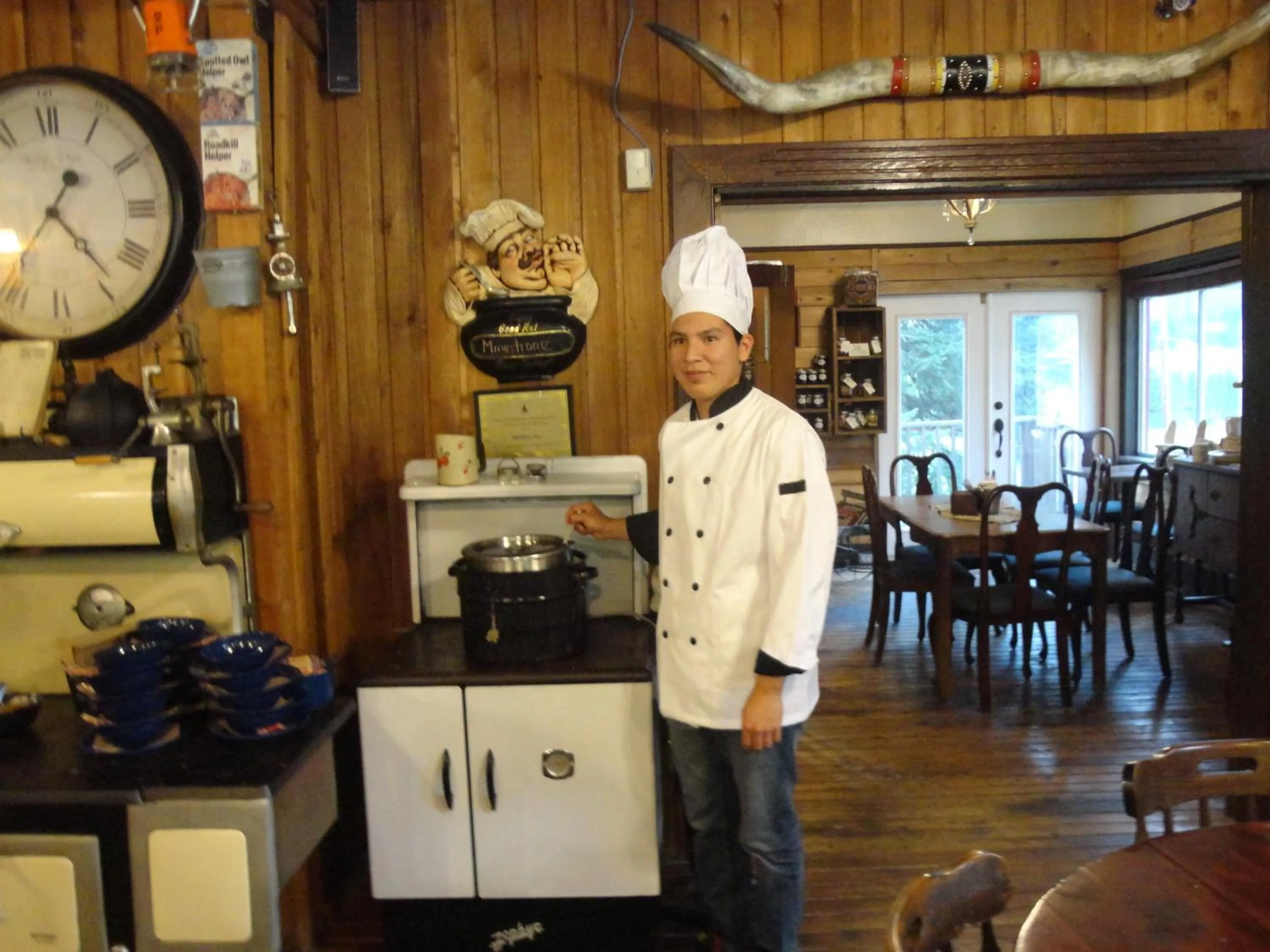 Restaurant/places to eat in Old Towne Inne Chuckwagon Bar & Grill