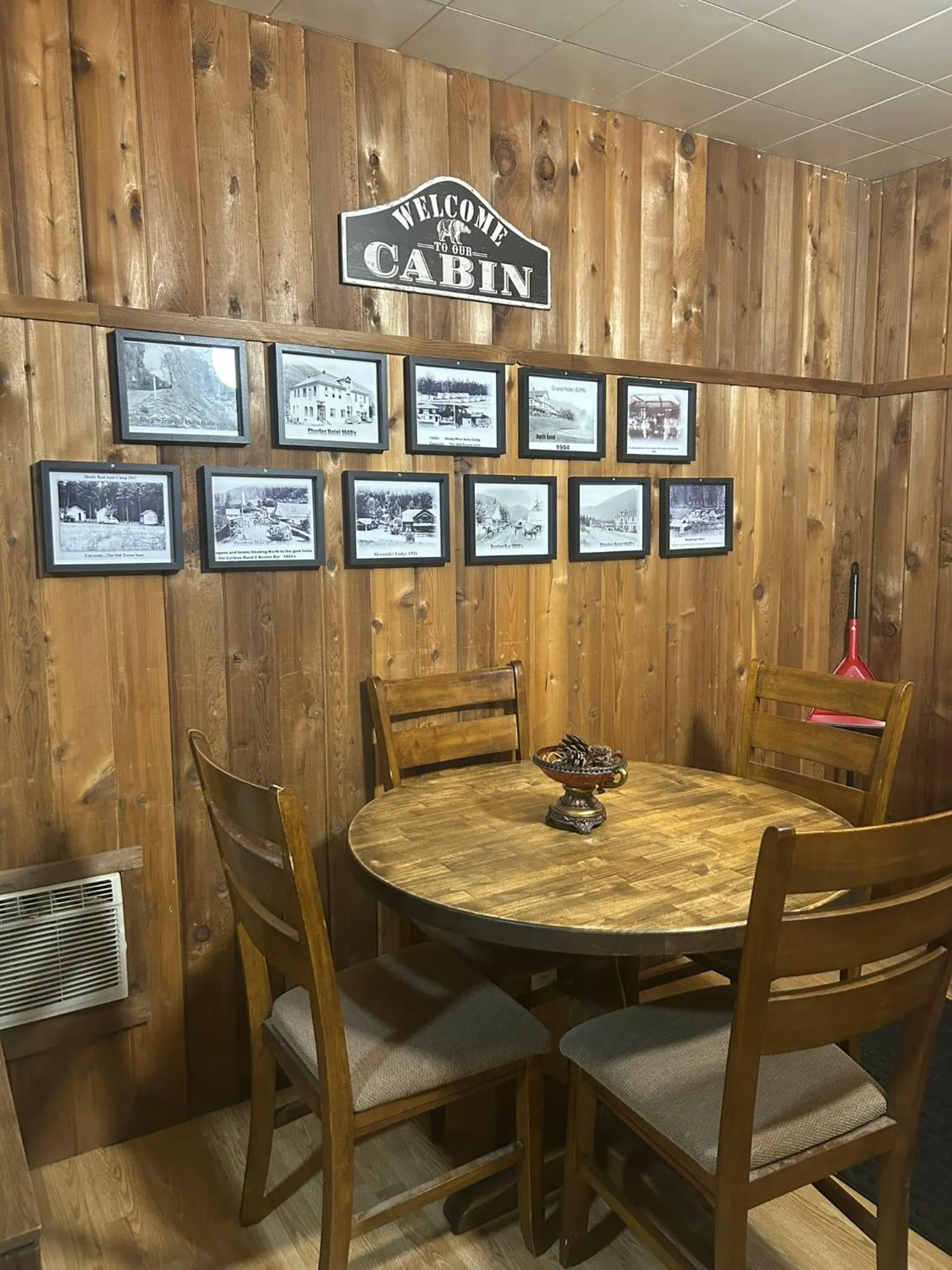 Old Towne Inne Chuckwagon Bar & Grill