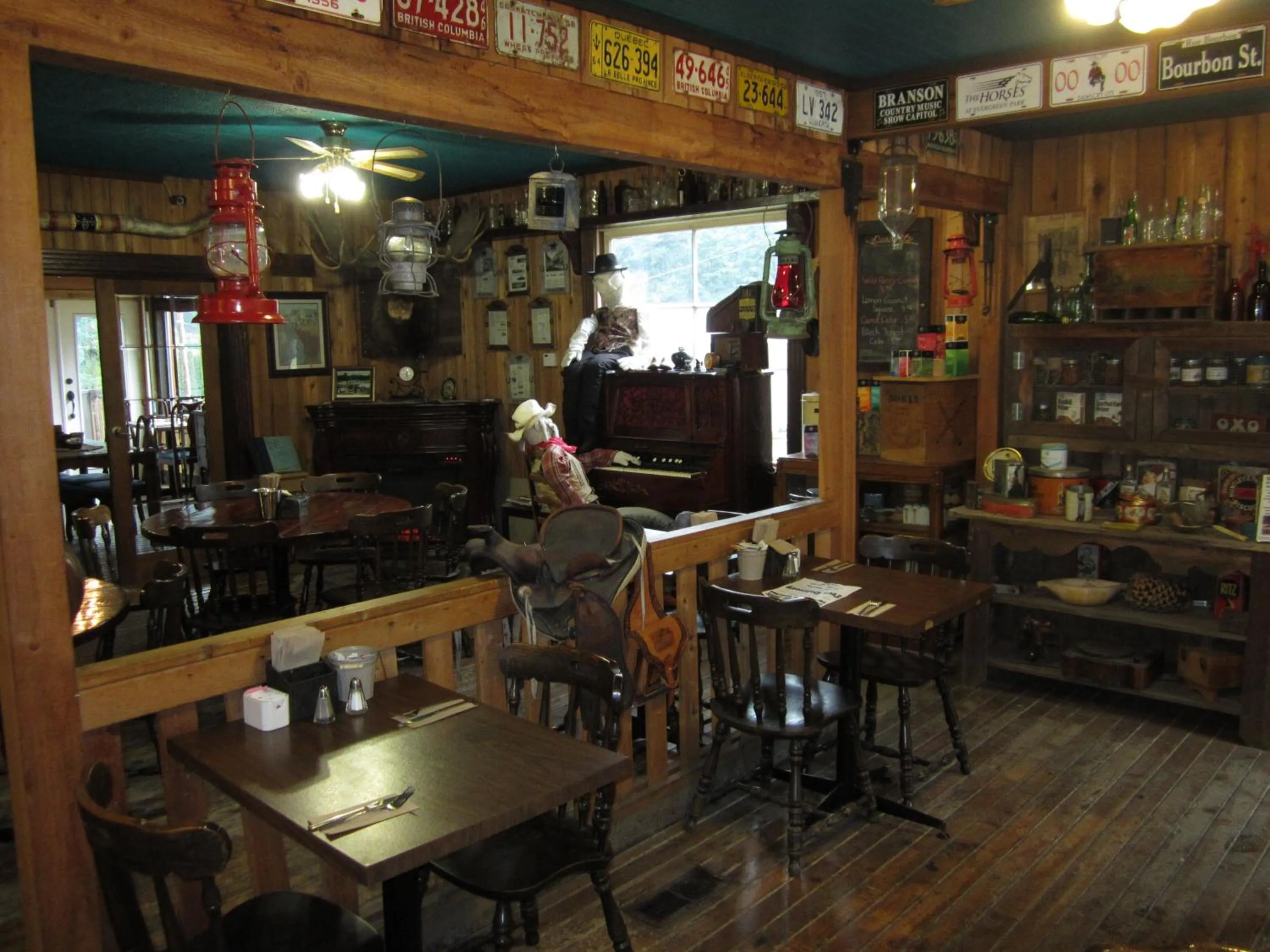 Restaurant/places to eat in Old Towne Inne Chuckwagon Bar & Grill