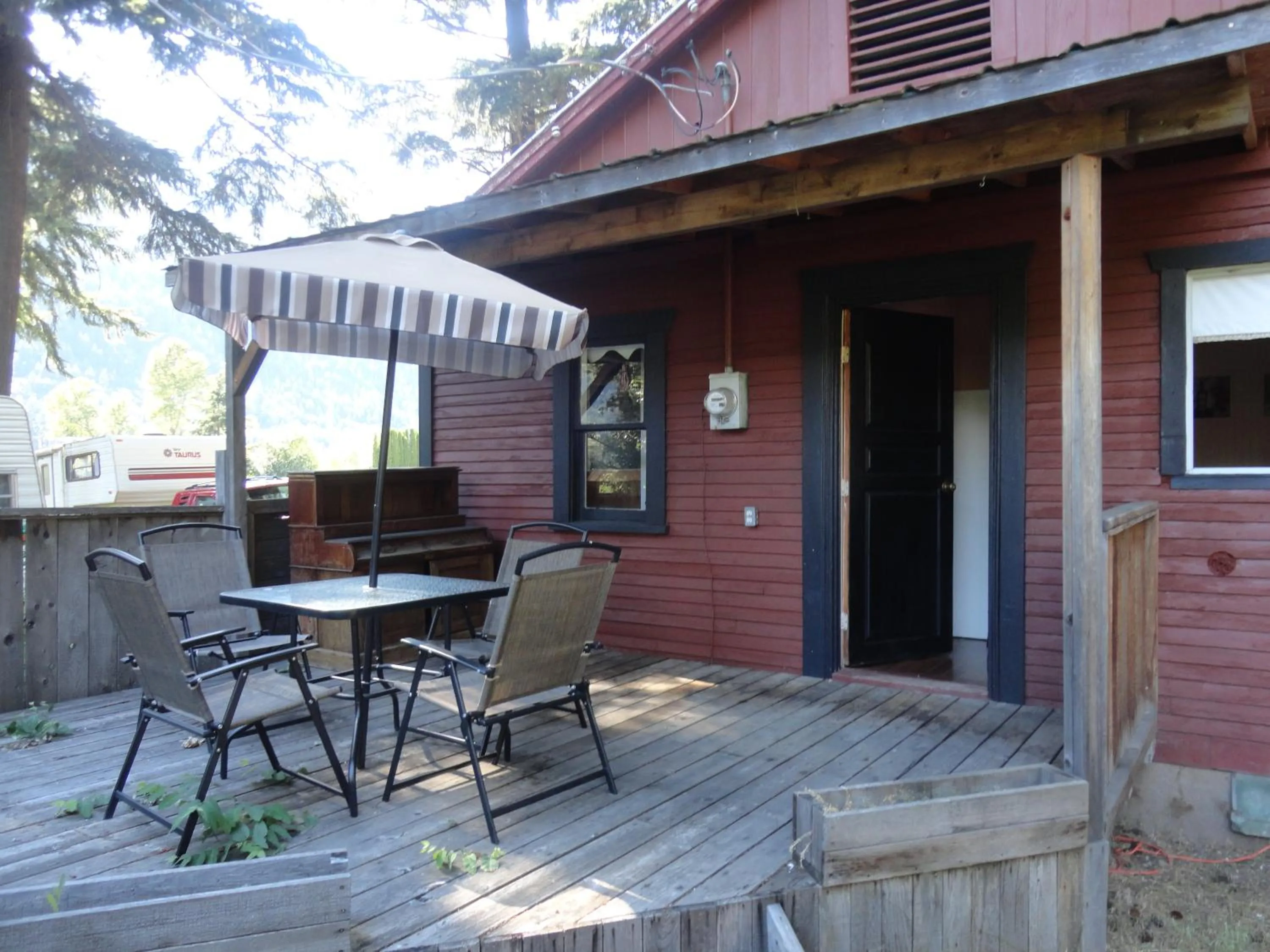 Old Towne Inne Chuckwagon Bar & Grill
