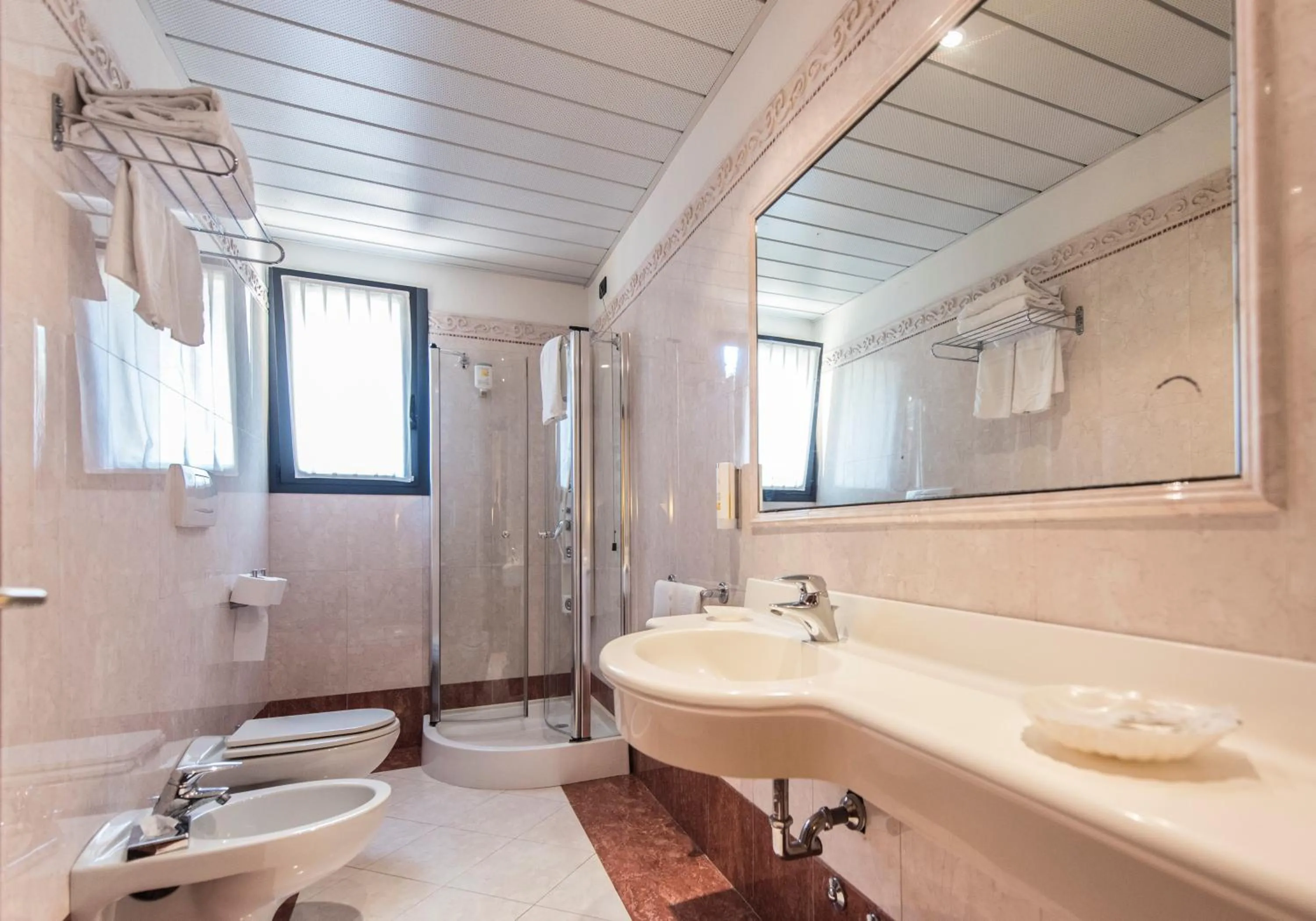 Shower in Admiral Hotel Villa Erme