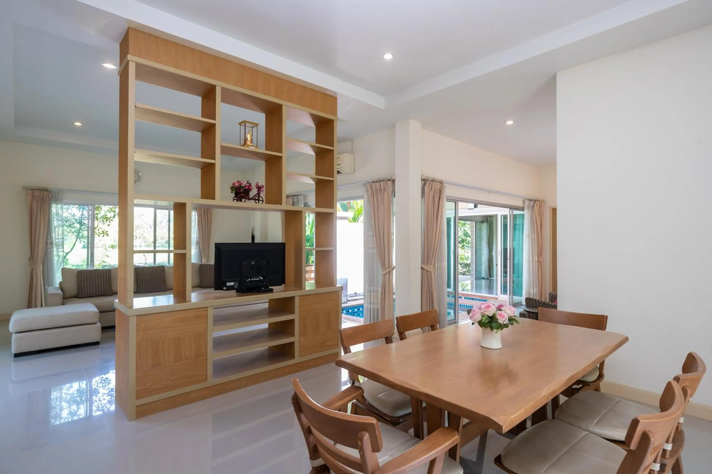 Dining area in Thara Cholapruek Resort