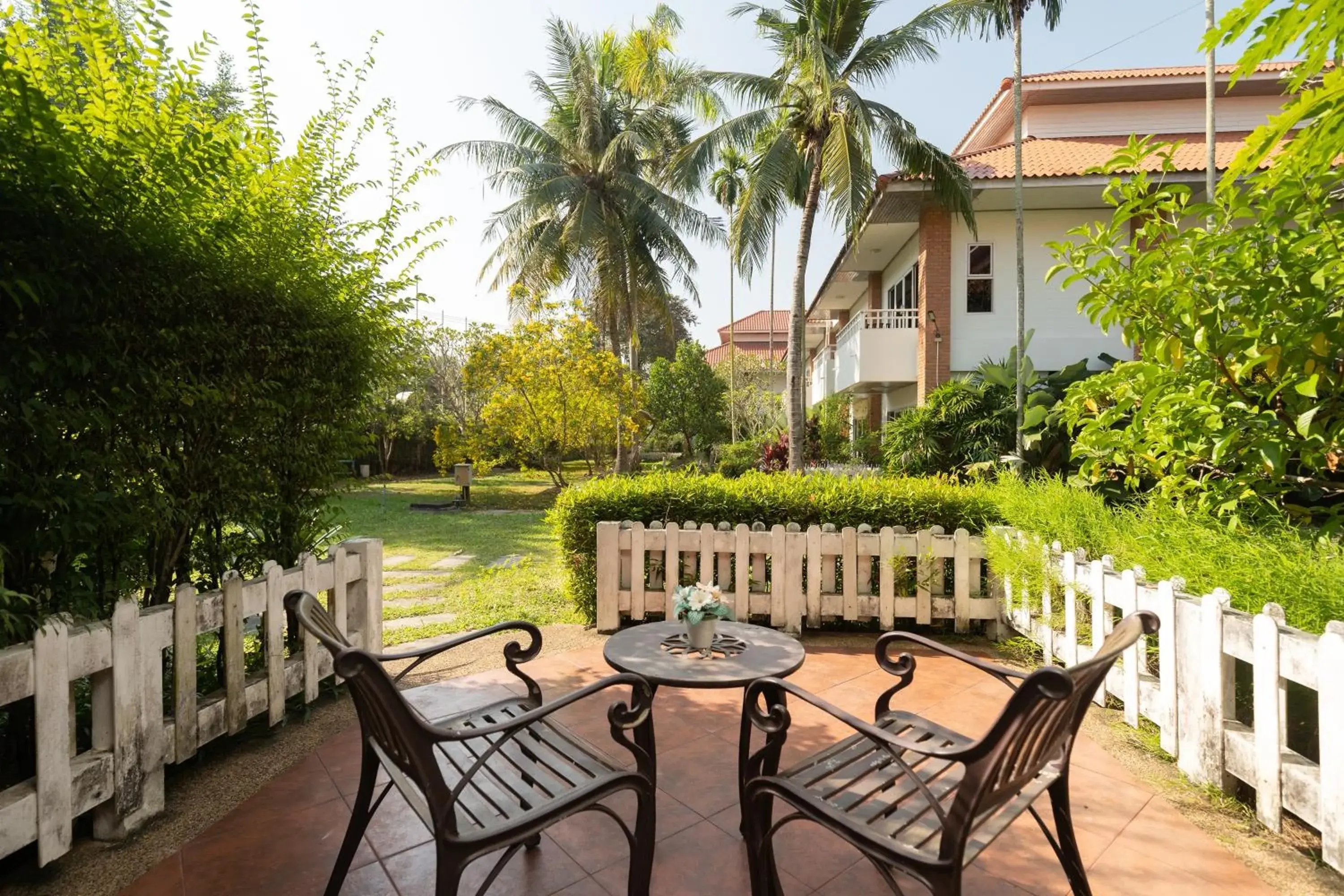 Deluxe Double or Twin Room with Garden View in Thara Cholapruek Resort Deluxe Double or Twin Room with Garden View in Thara Cholapruek Resort