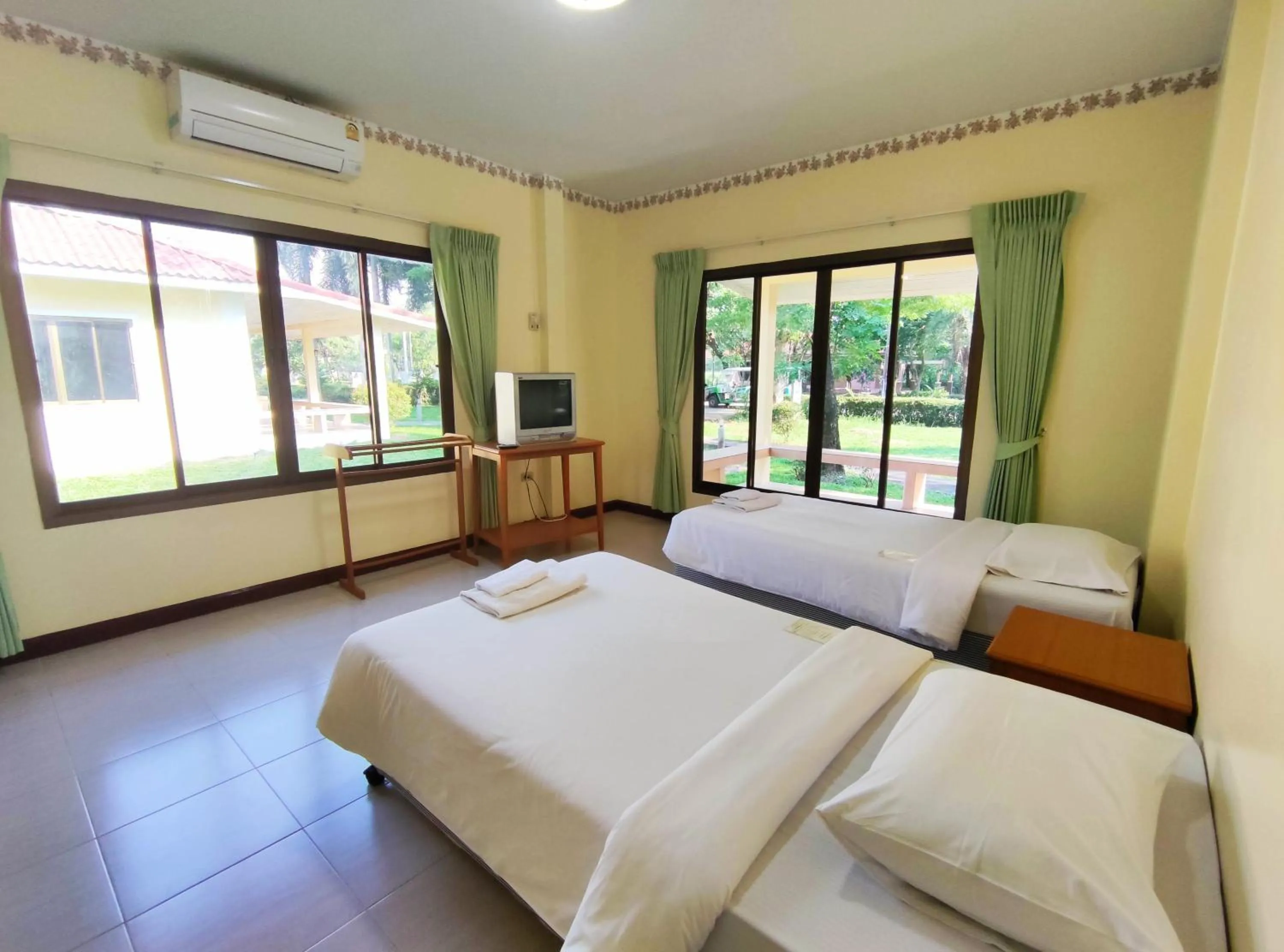 Bed in Thara Cholapruek Resort