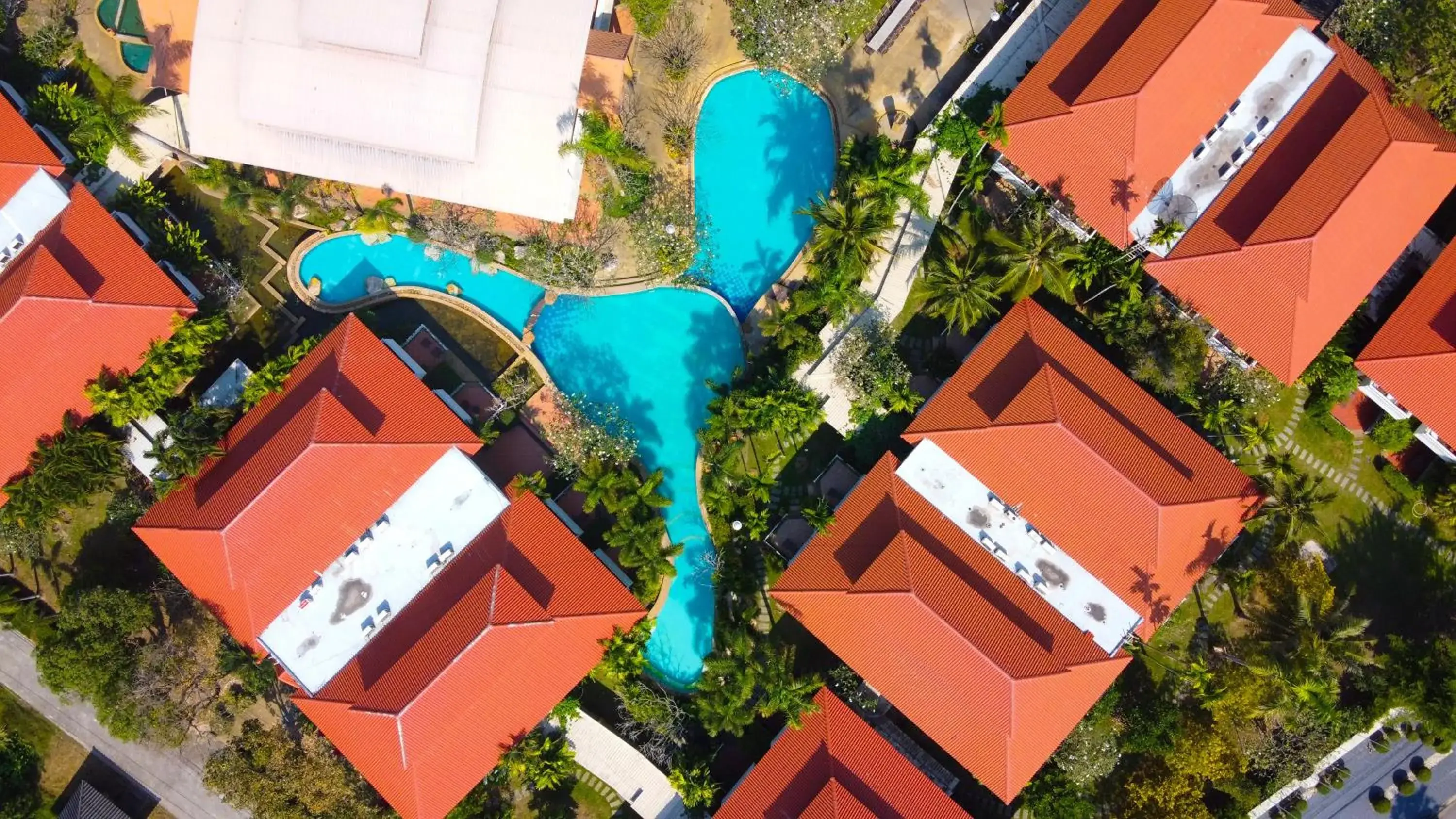 Swimming pool in Thara Cholapruek Resort Swimming pool in Thara Cholapruek Resort