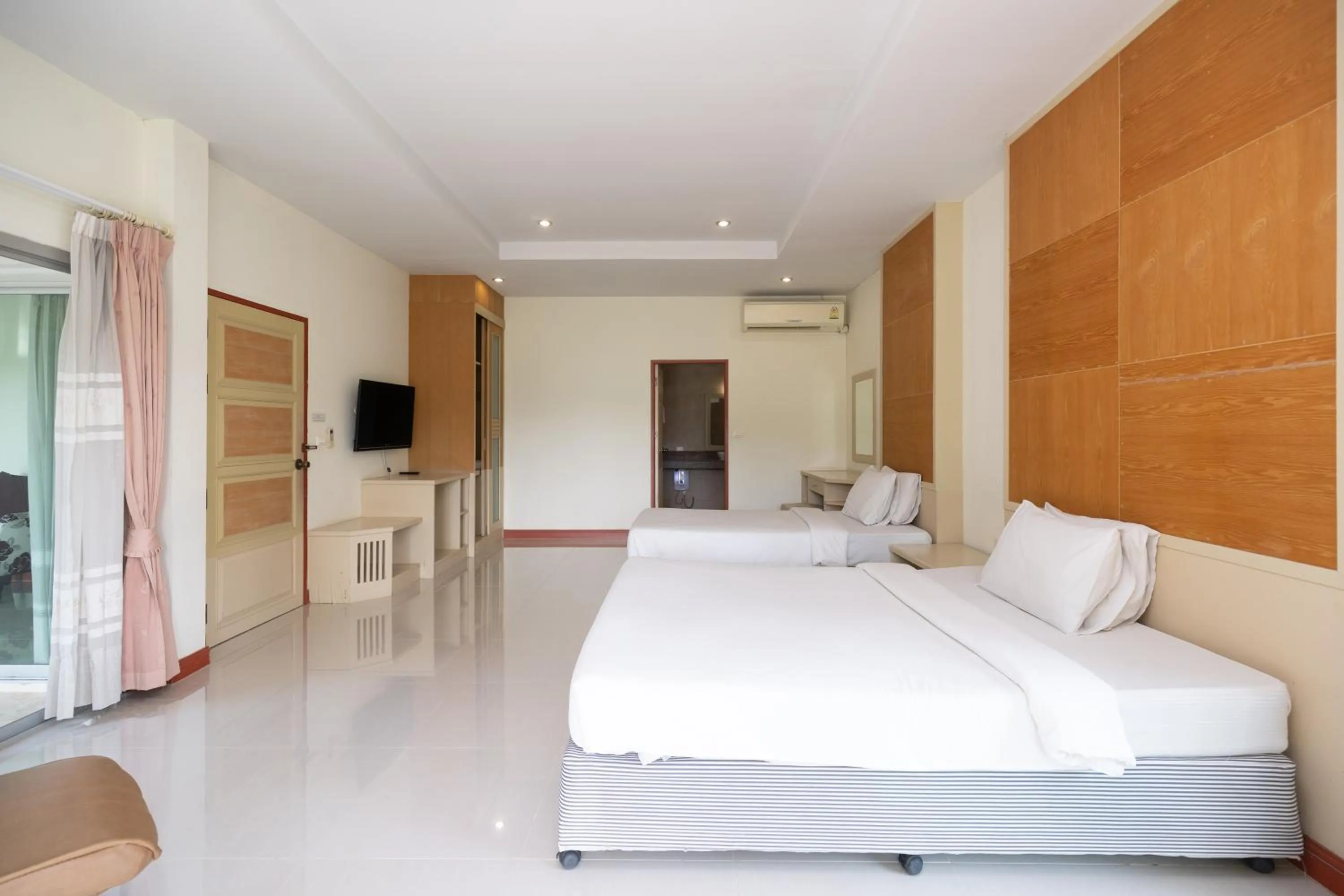 Bedroom, Bed in Thara Cholapruek Resort